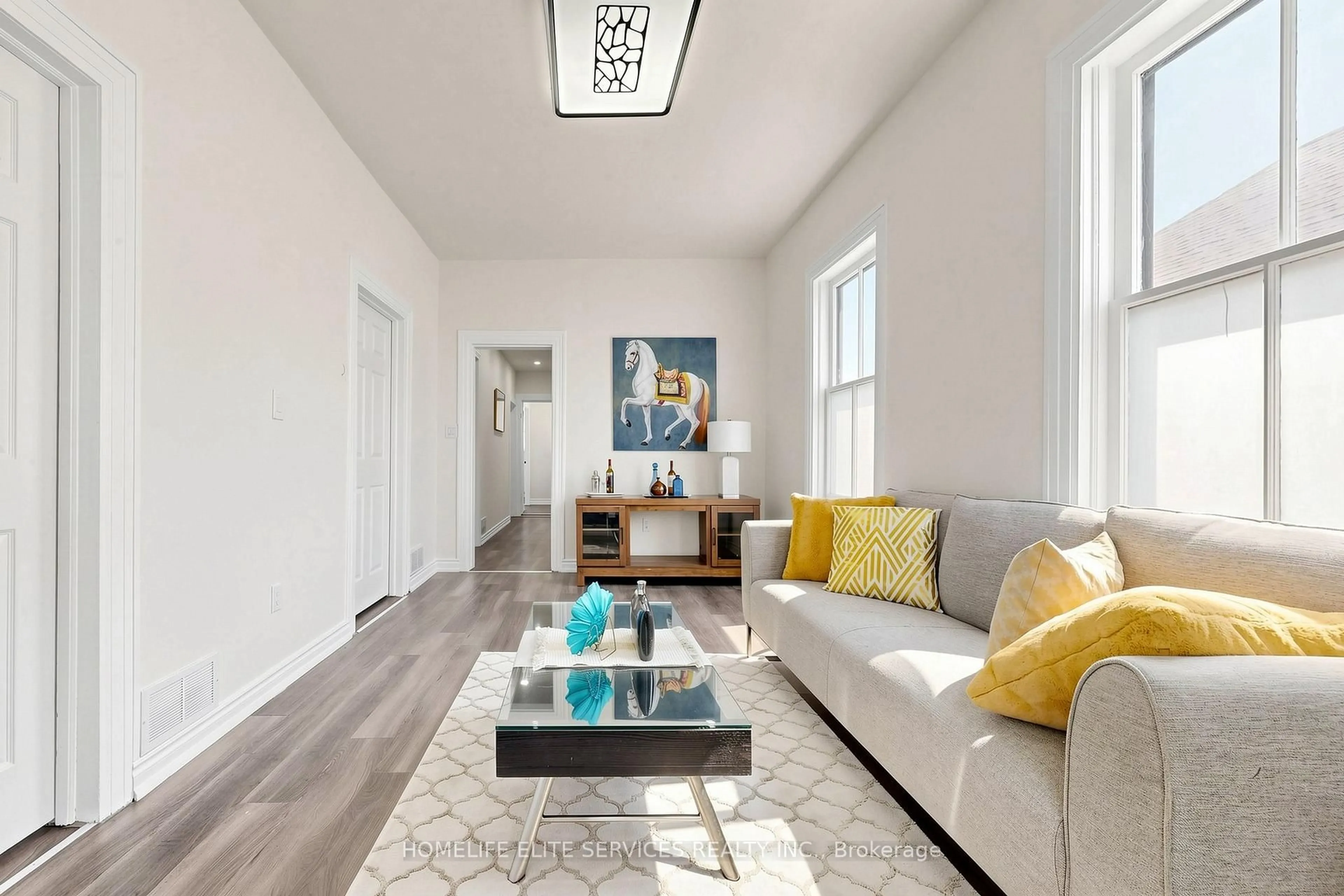 Living room with furniture, unknown for 223 Bloor St, Oshawa Ontario L1H 3M3