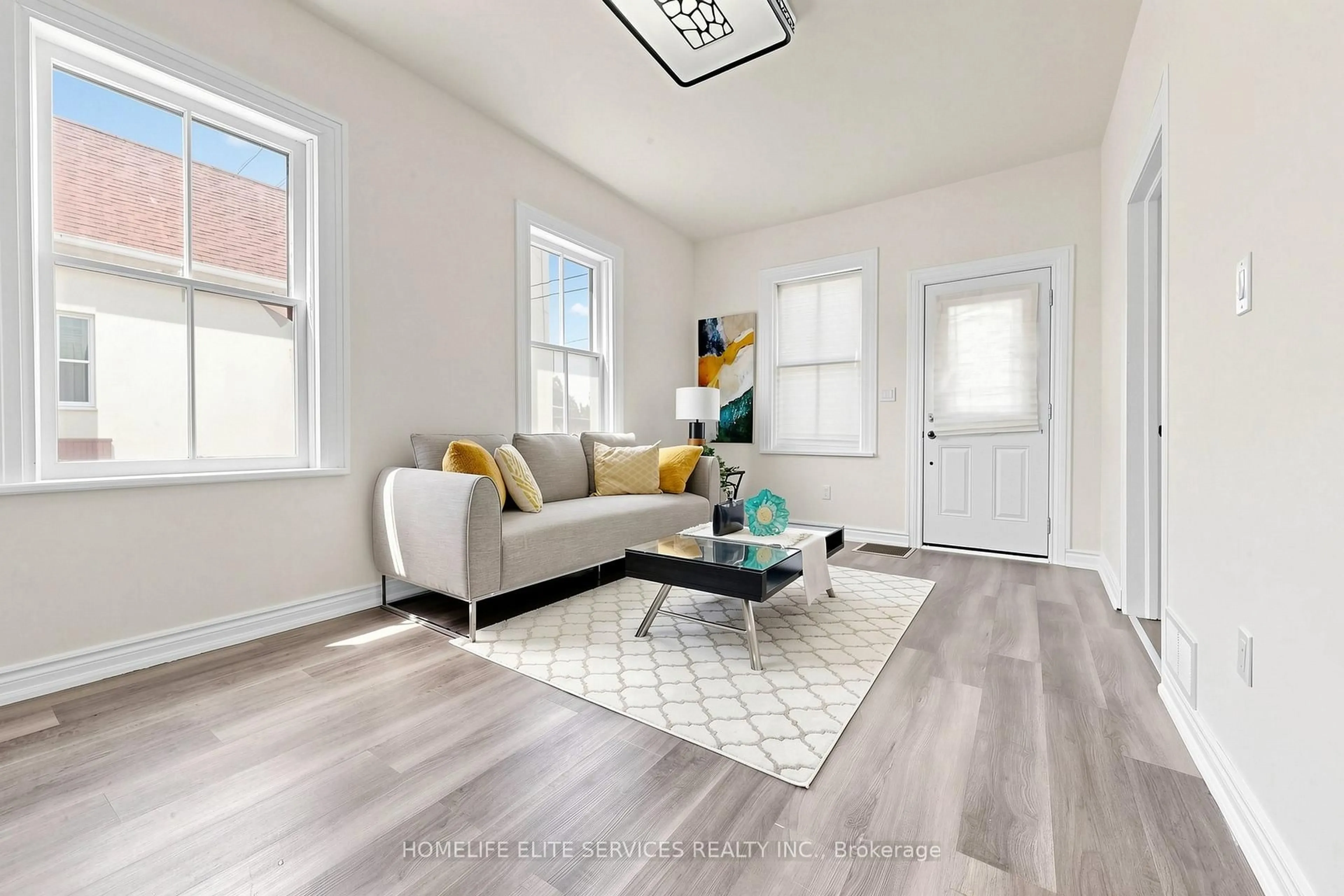 Living room with furniture, unknown for 223 Bloor St, Oshawa Ontario L1H 3M3