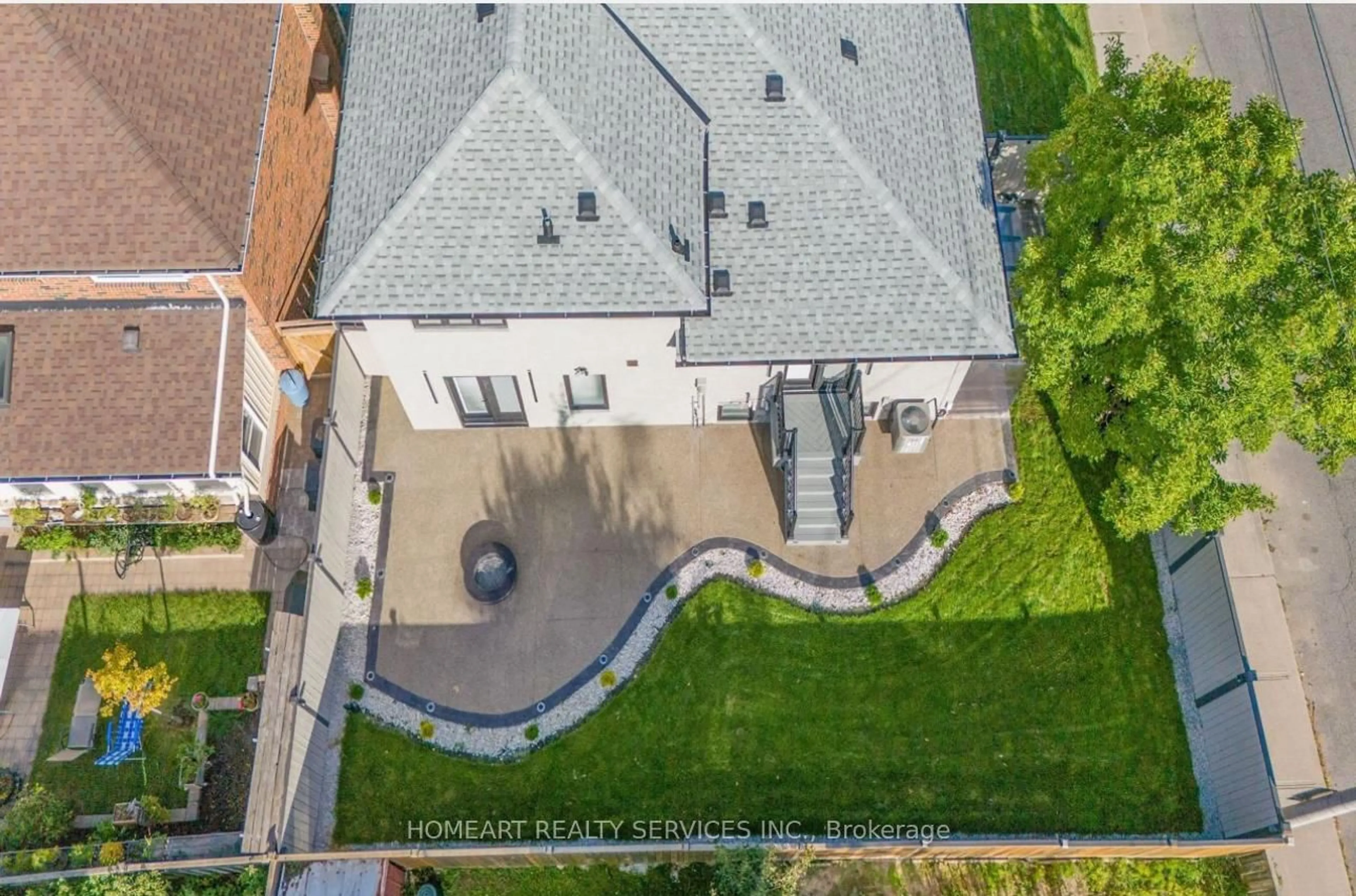 A pic from outside/outdoor area/front of a property/back of a property/a pic from drone, street for 35 Munford Cres, Toronto Ontario M4B 1B9