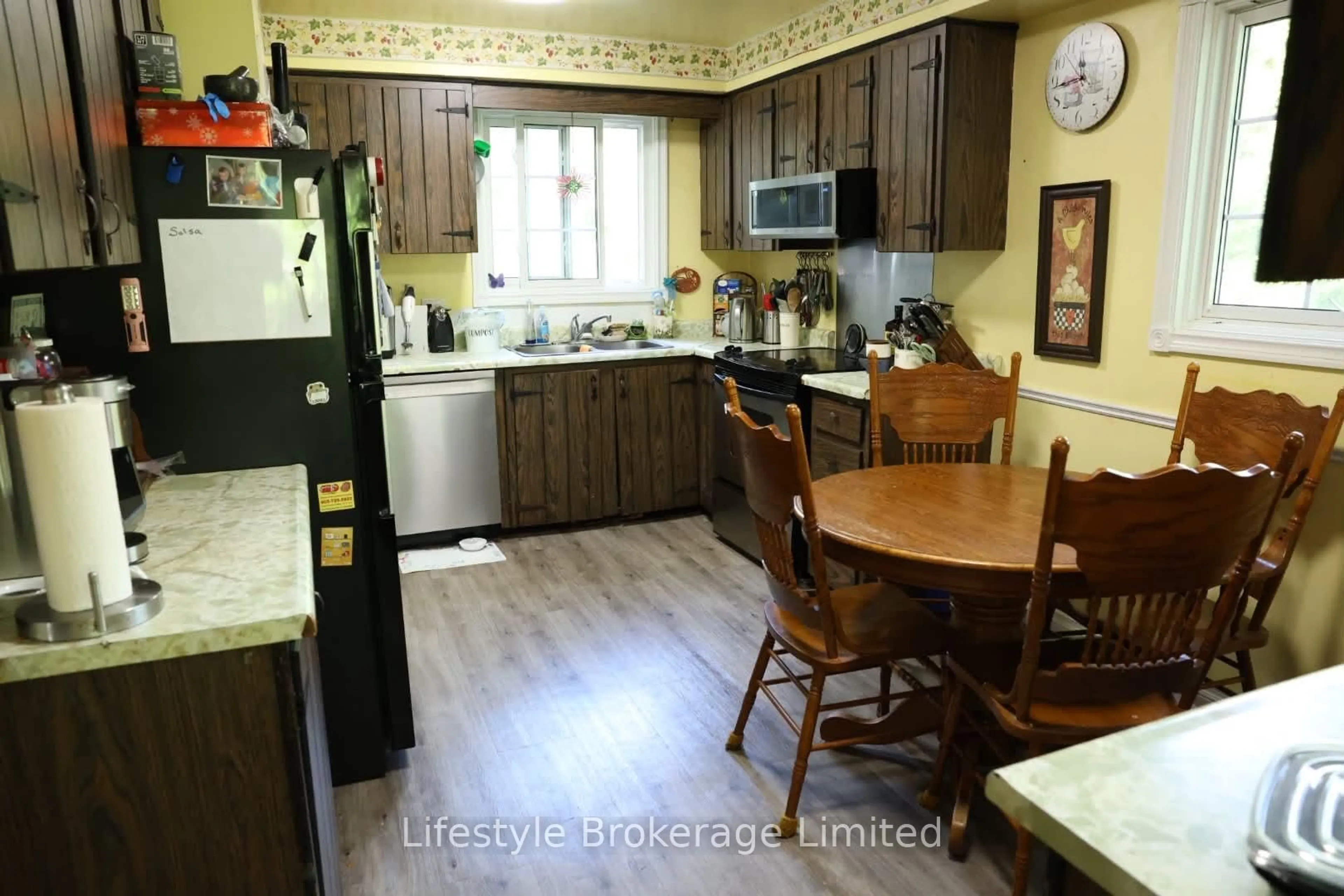 Standard kitchen, wood/laminate floor for 15760 Highway 12 Highway, Scugog Ontario L9L 1B2