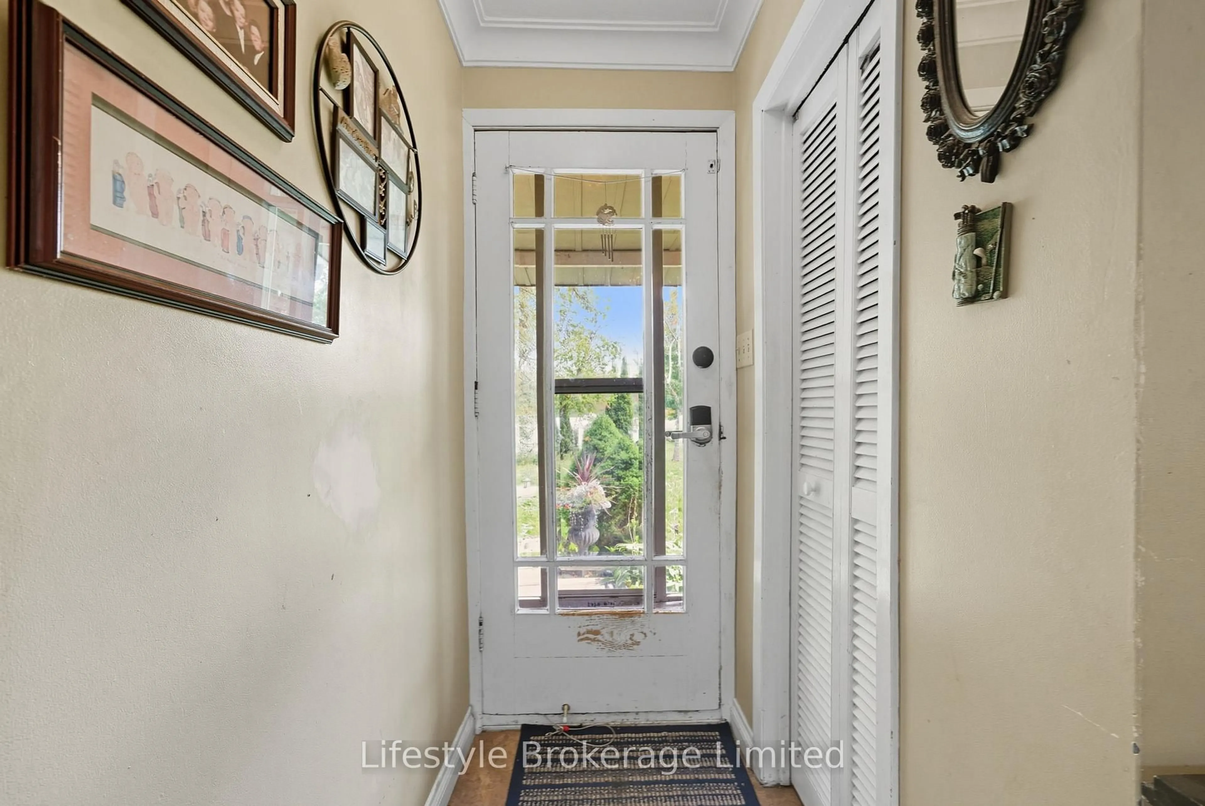 Indoor entryway for 15760 Highway 12 Highway, Scugog Ontario L9L 1B2