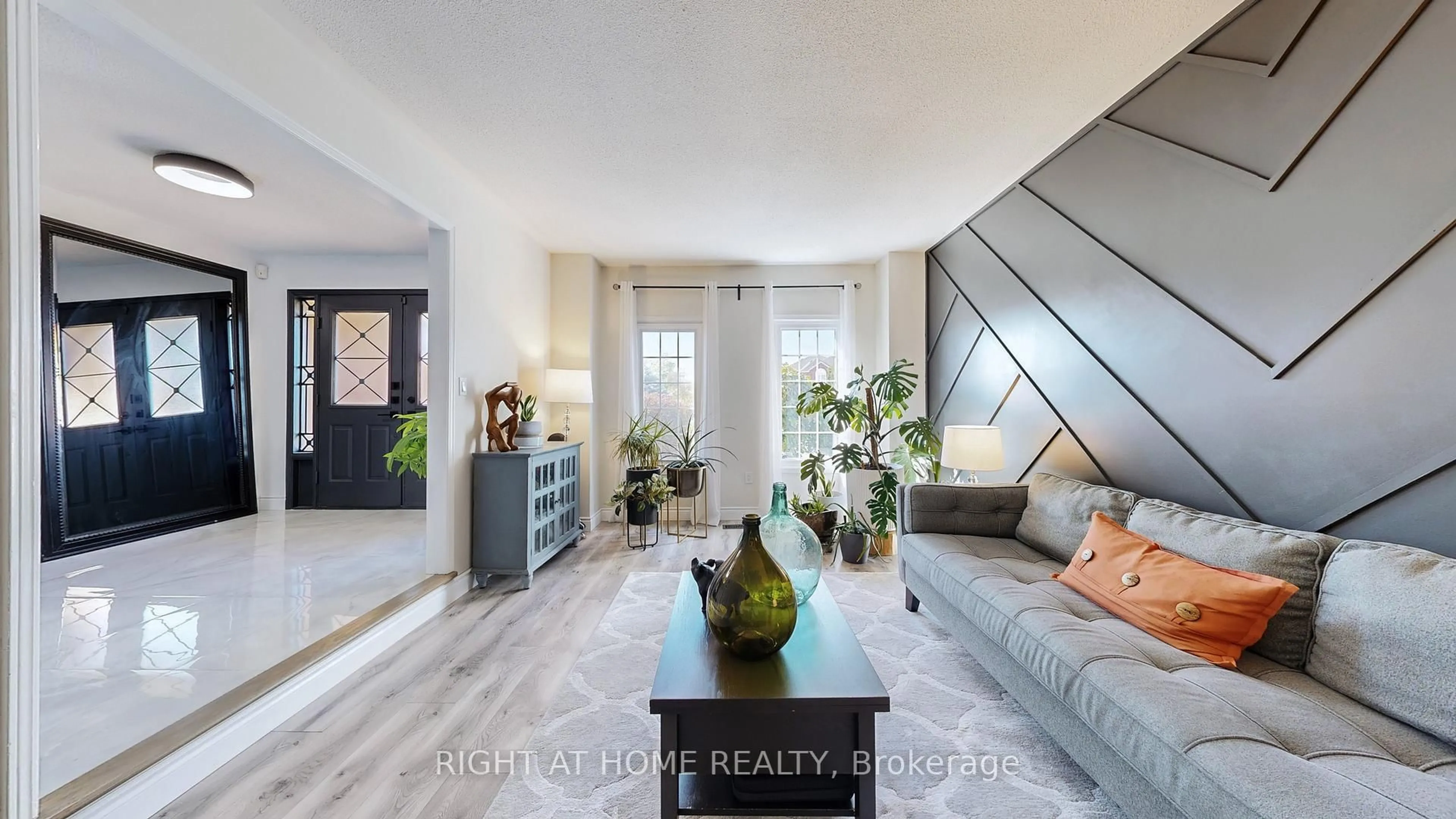 Living room with furniture, unknown for 1590 Major Oaks Rd, Pickering Ontario L1X 2G9