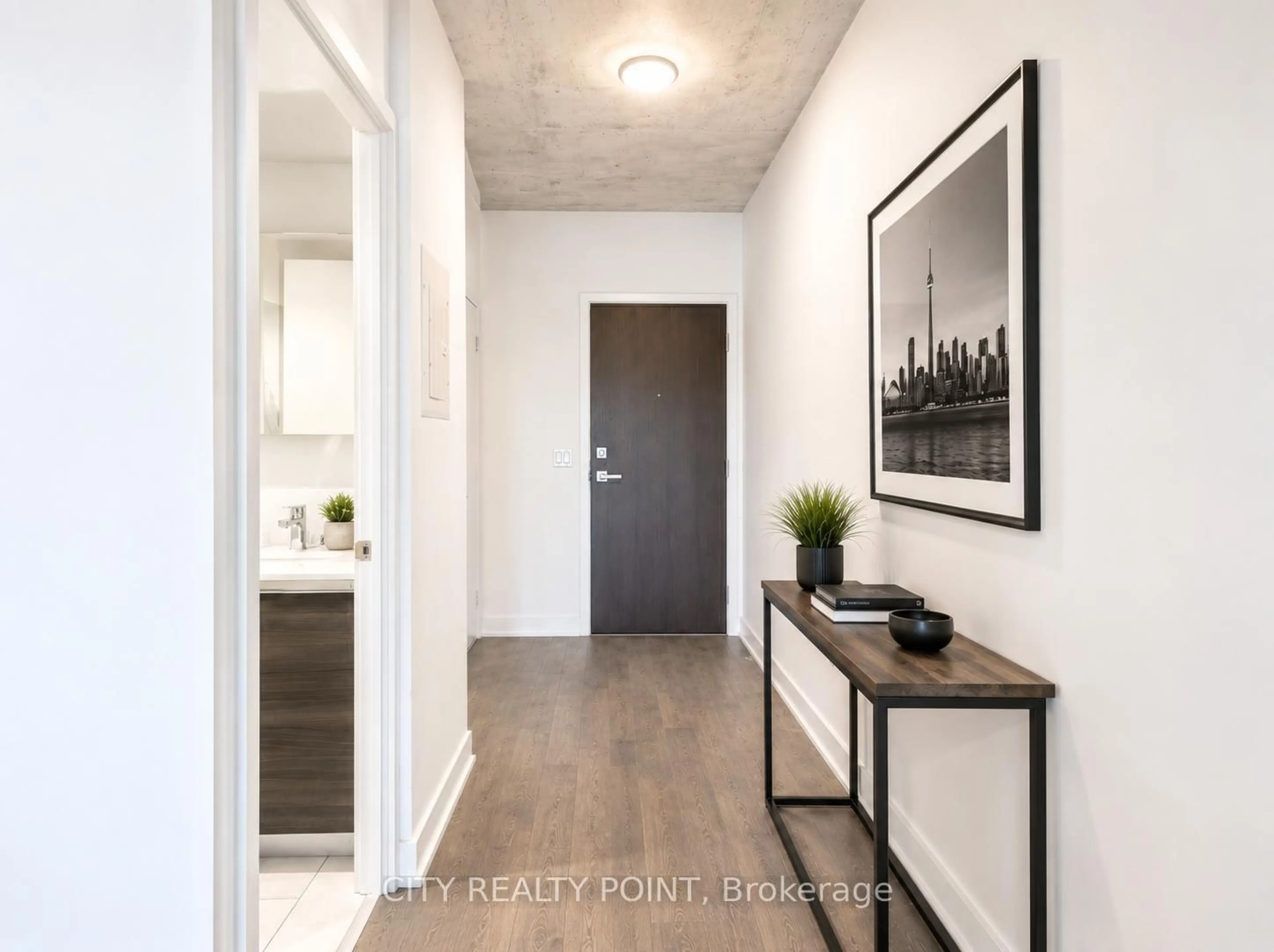 Indoor entryway for 1190 Dundas St #505, Toronto Ontario M4M 0C5