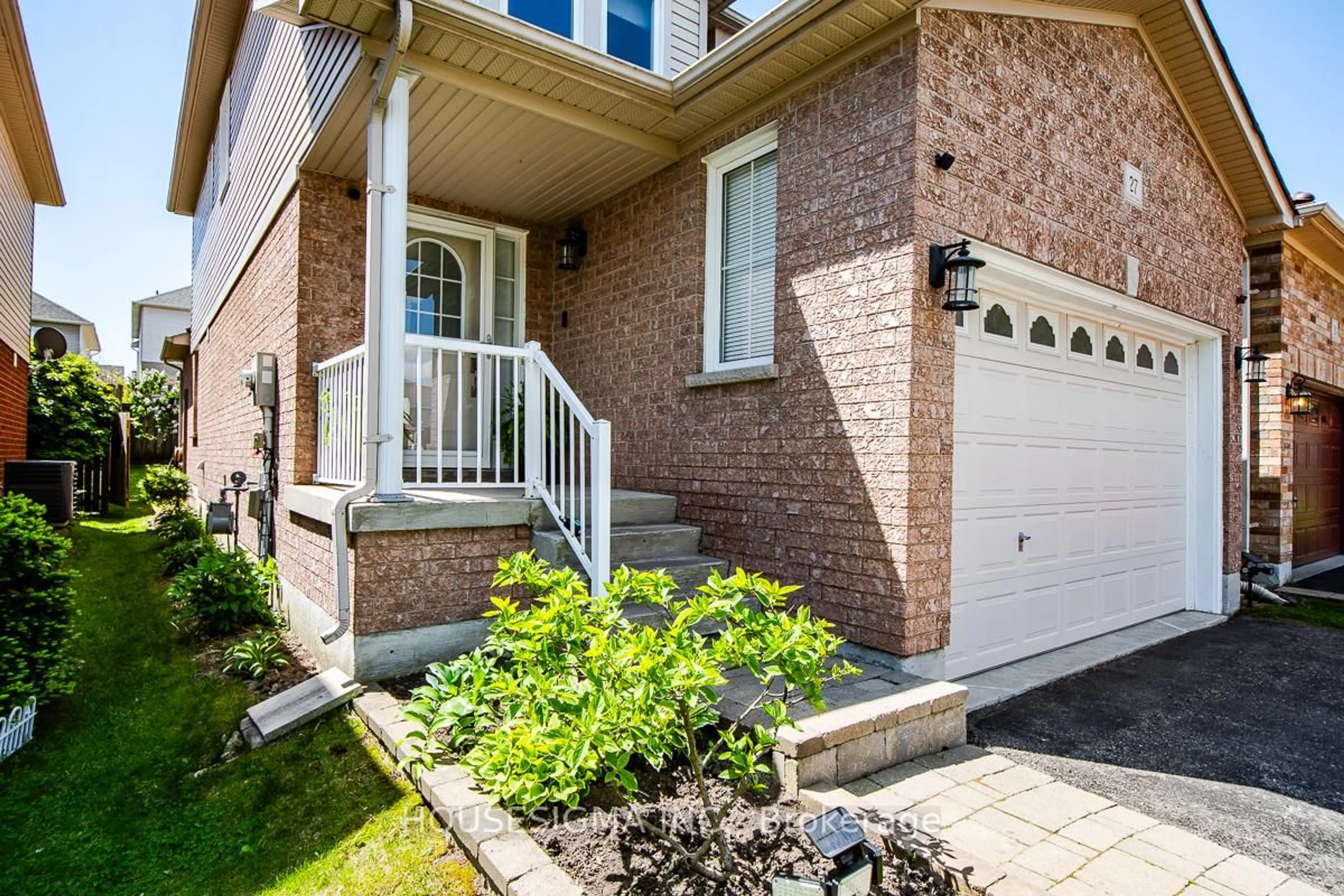 Home with brick exterior material, street for 27 Staples Ave, Clarington Ontario L1E 3H3