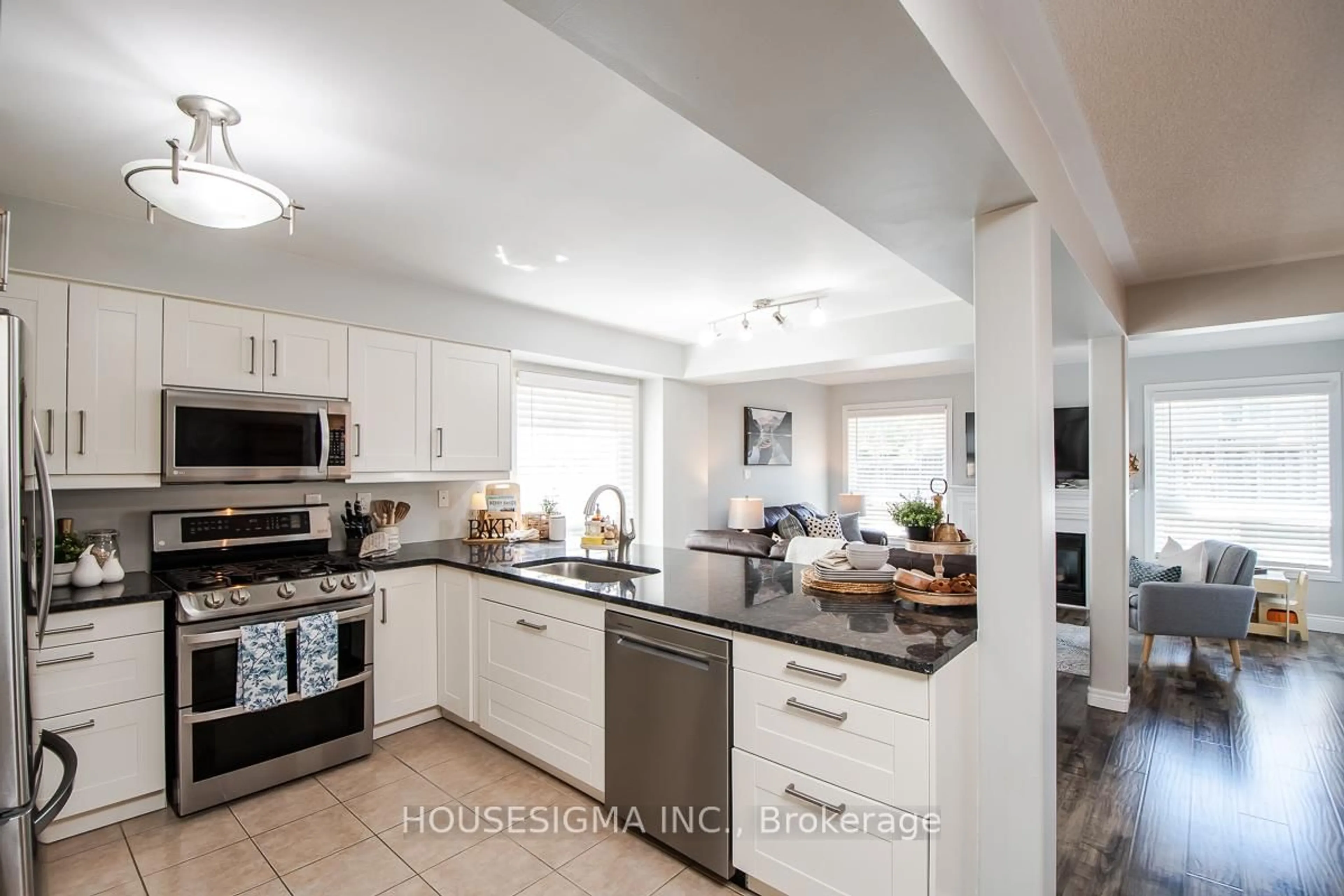 Open concept kitchen, ceramic/tile floor for 27 Staples Ave, Clarington Ontario L1E 3H3
