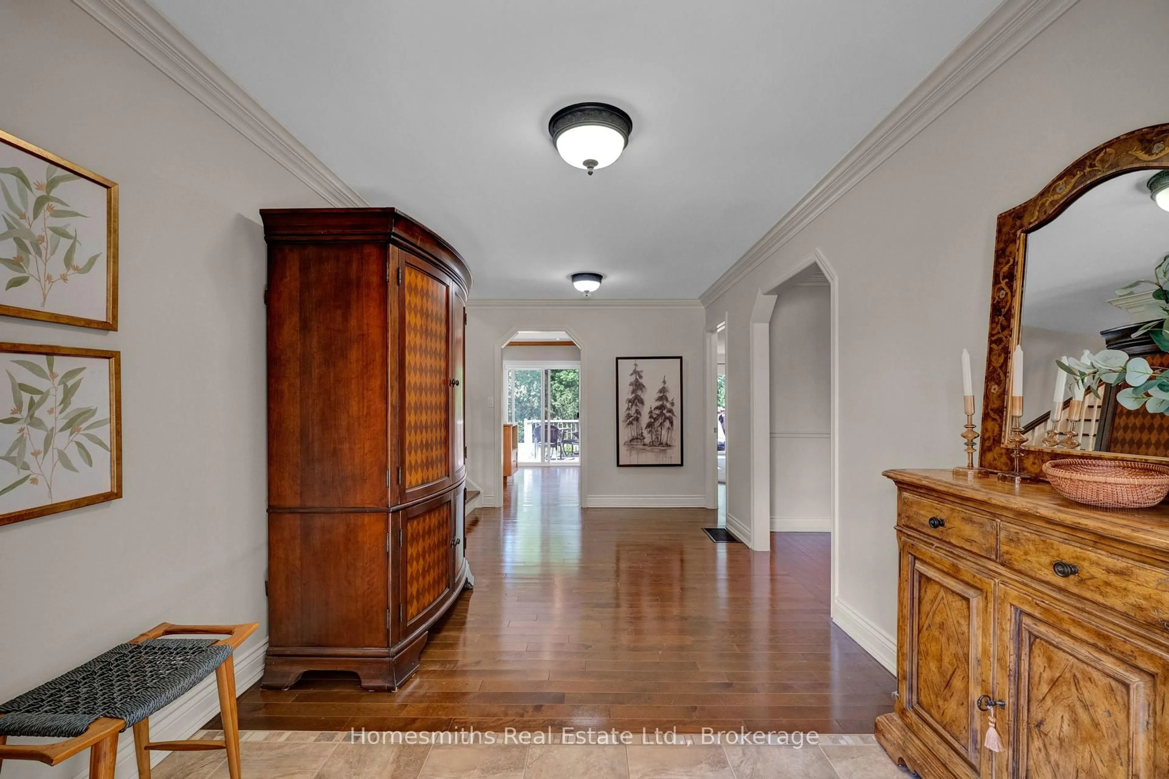 Indoor foyer for 14 Hanover Crt, Whitby Ontario L1N 7J2