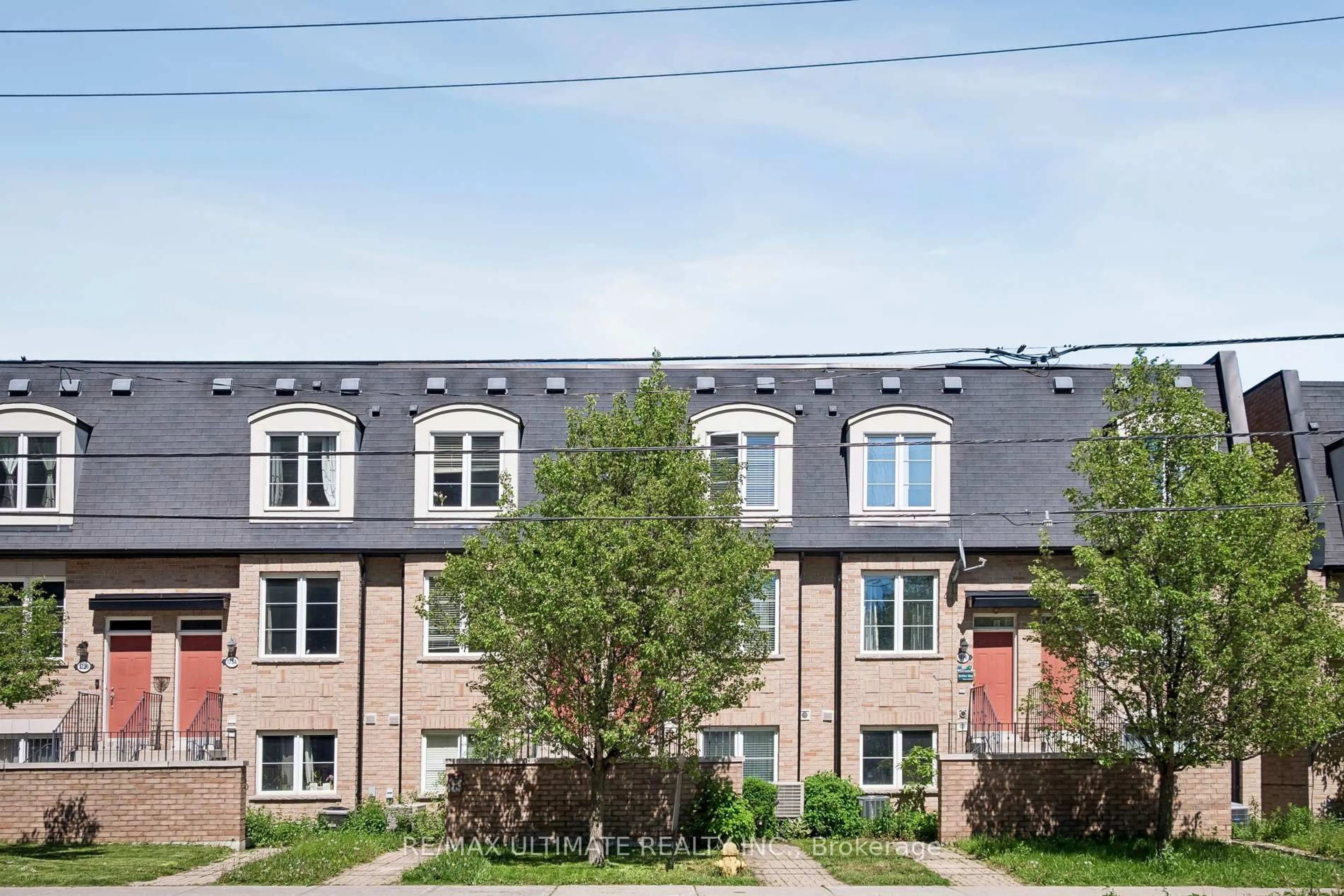 A pic from outside/outdoor area/front of a property/back of a property/a pic from drone, street for 171A Galloway Rd, Toronto Ontario M1E 0B1