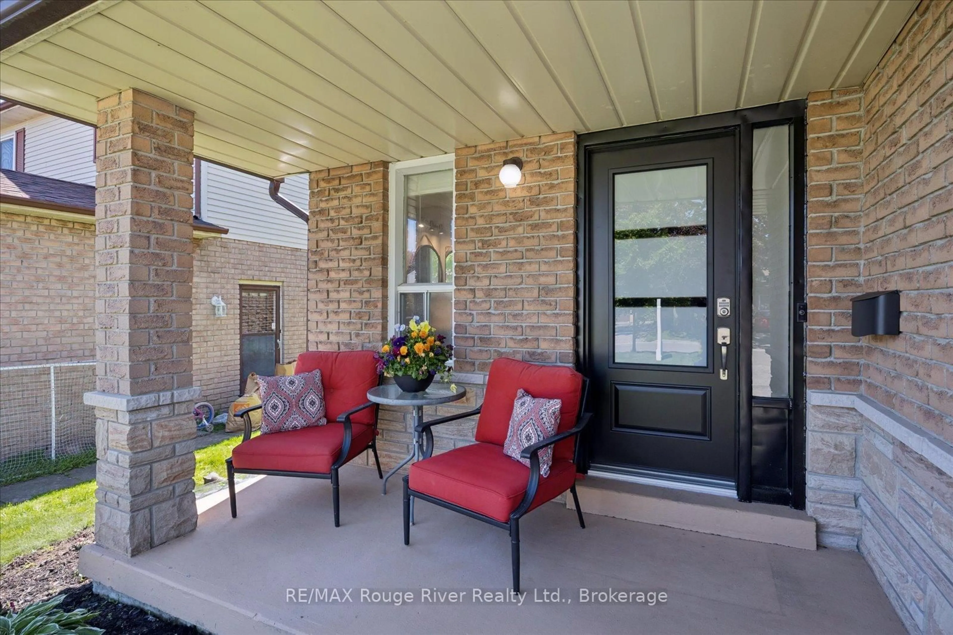 Indoor entryway for 786 Greenbriar Dr, Oshawa Ontario L1G 7J6