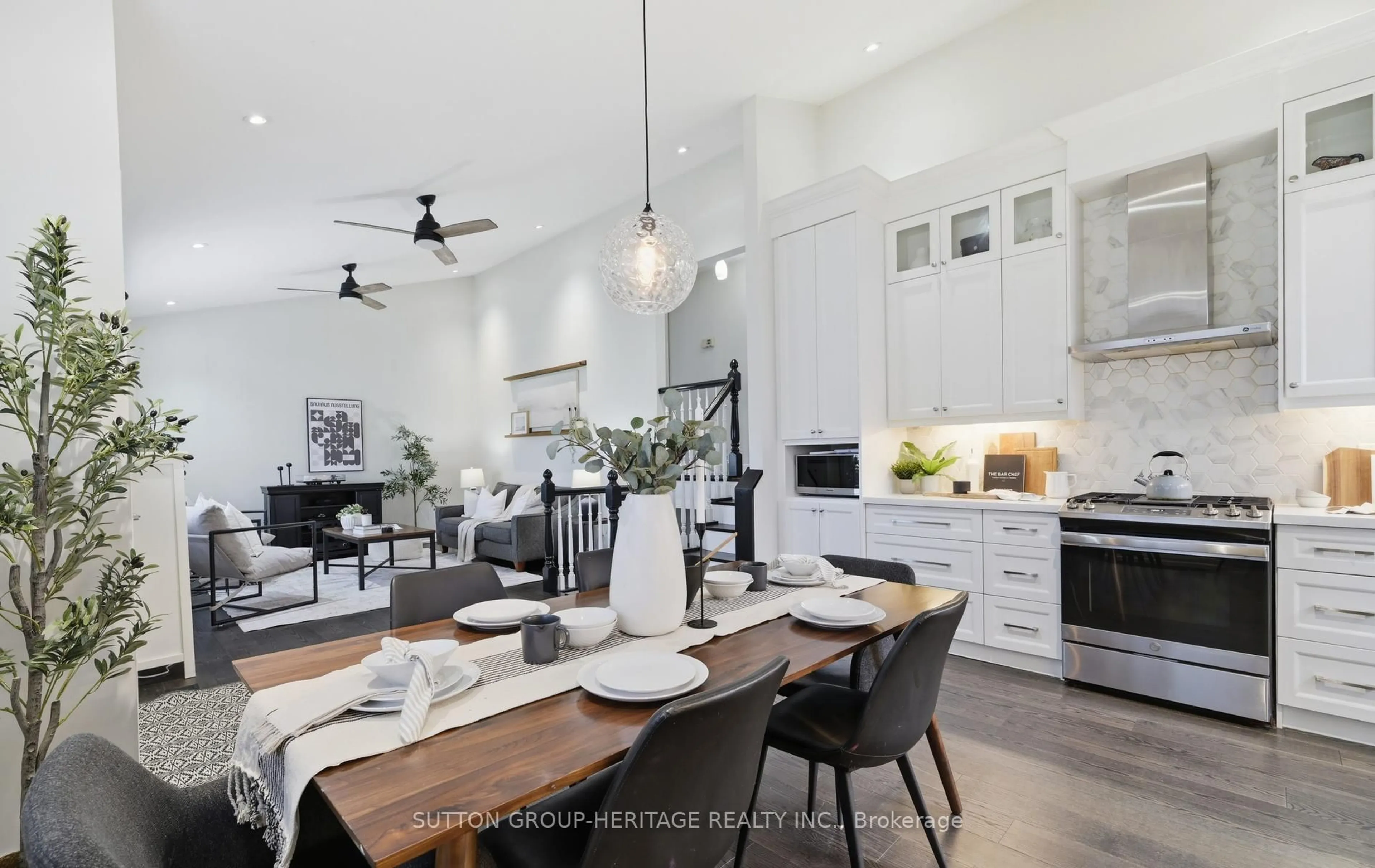 Open concept kitchen, ceramic/tile floor for 919 Bayview Ave, Whitby Ontario L1N 1E2