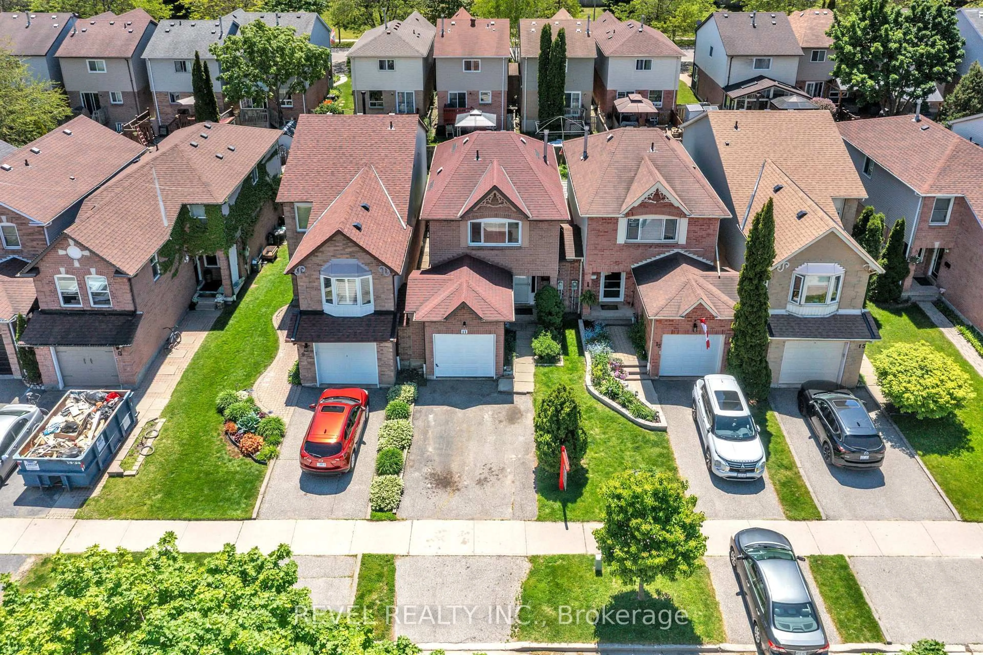 A pic from outside/outdoor area/front of a property/back of a property/a pic from drone, street for 11 Carr Dr, Ajax Ontario L1T 3E1