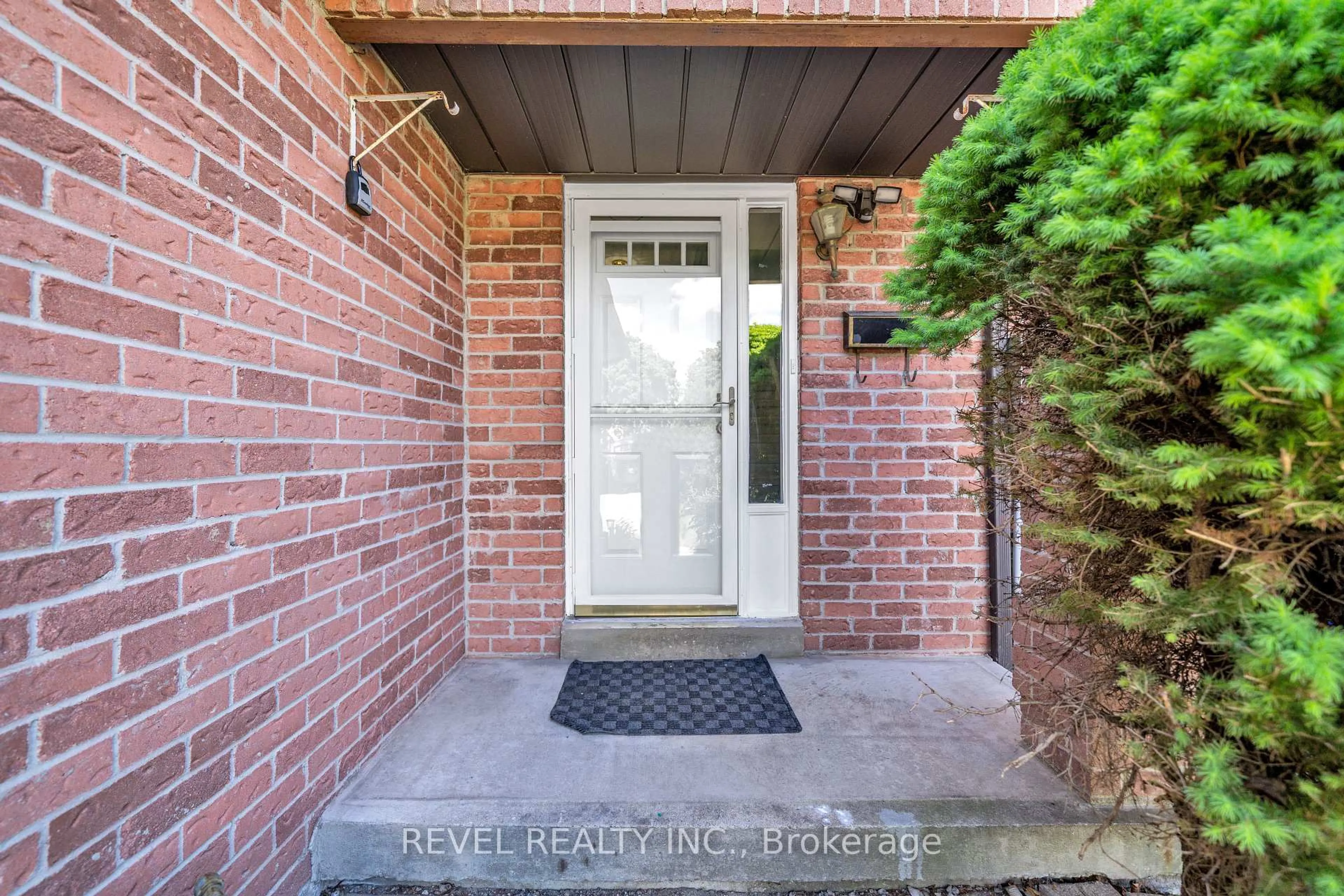 Indoor entryway for 11 Carr Dr, Ajax Ontario L1T 3E1