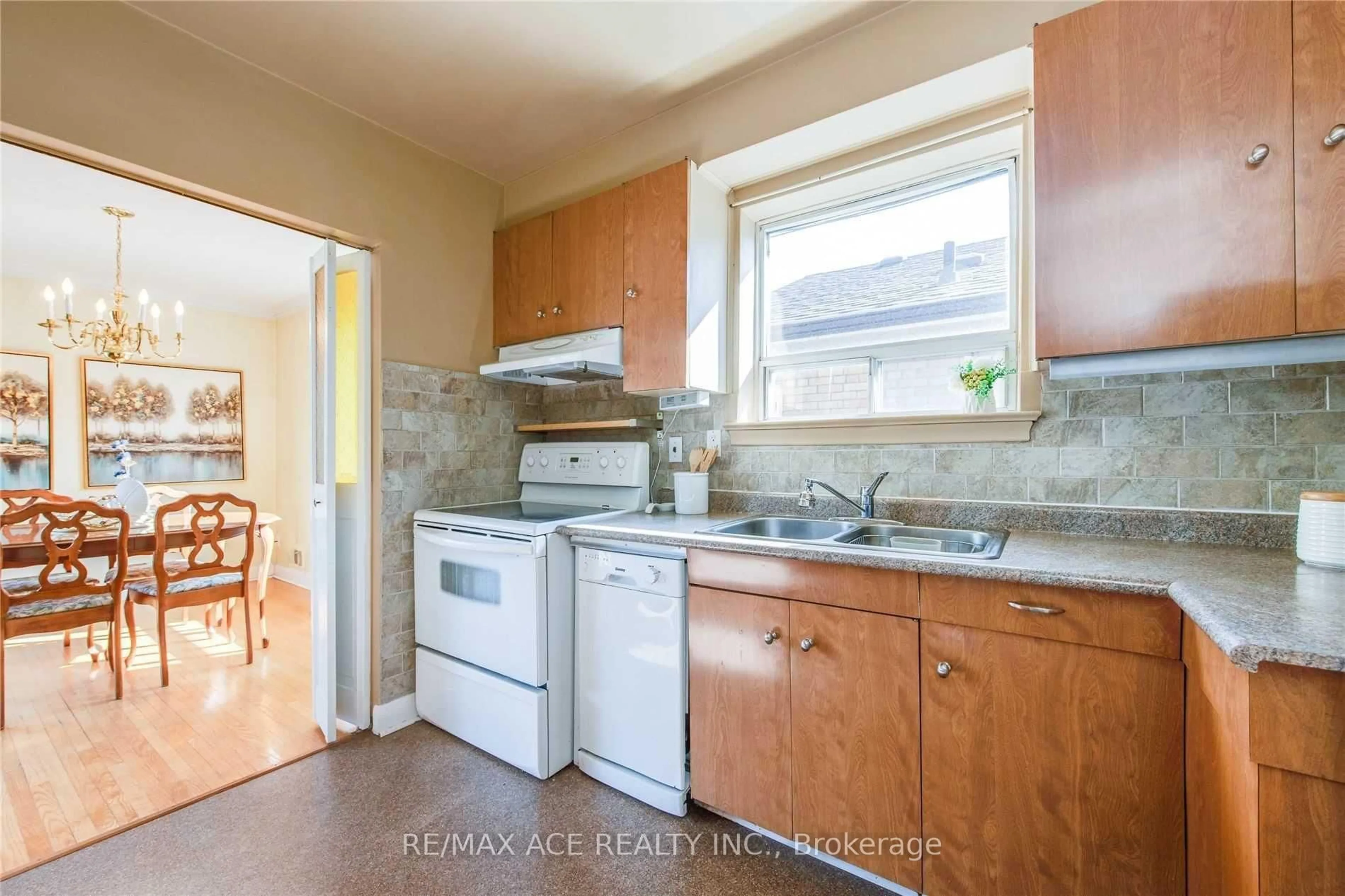 Standard kitchen, unknown for 3715 St Clair Ave, Toronto Ontario M1M 1T5