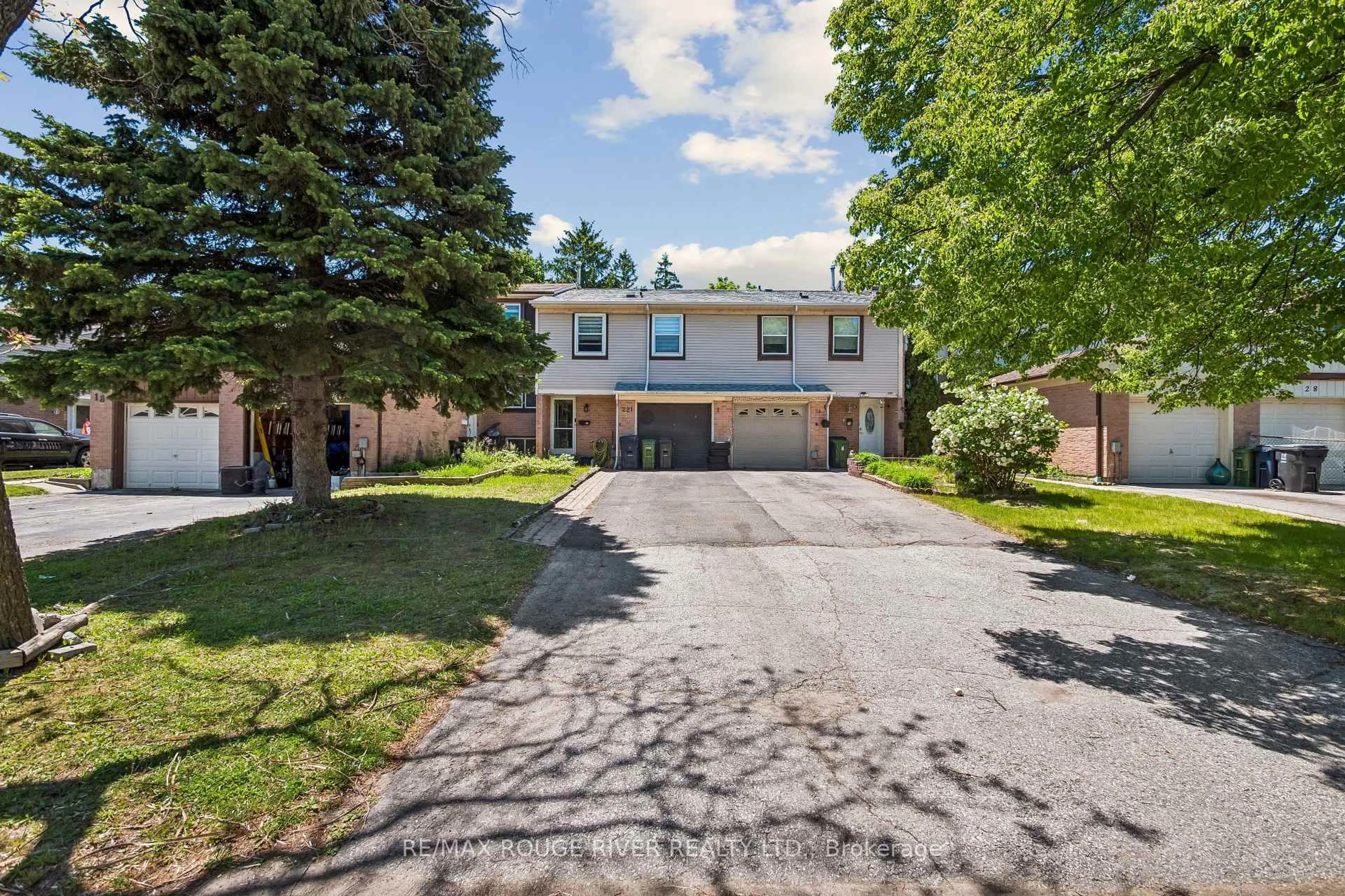 A pic from outside/outdoor area/front of a property/back of a property/a pic from drone, street for 22 Duffort Crt, Toronto Ontario M1B 2R9