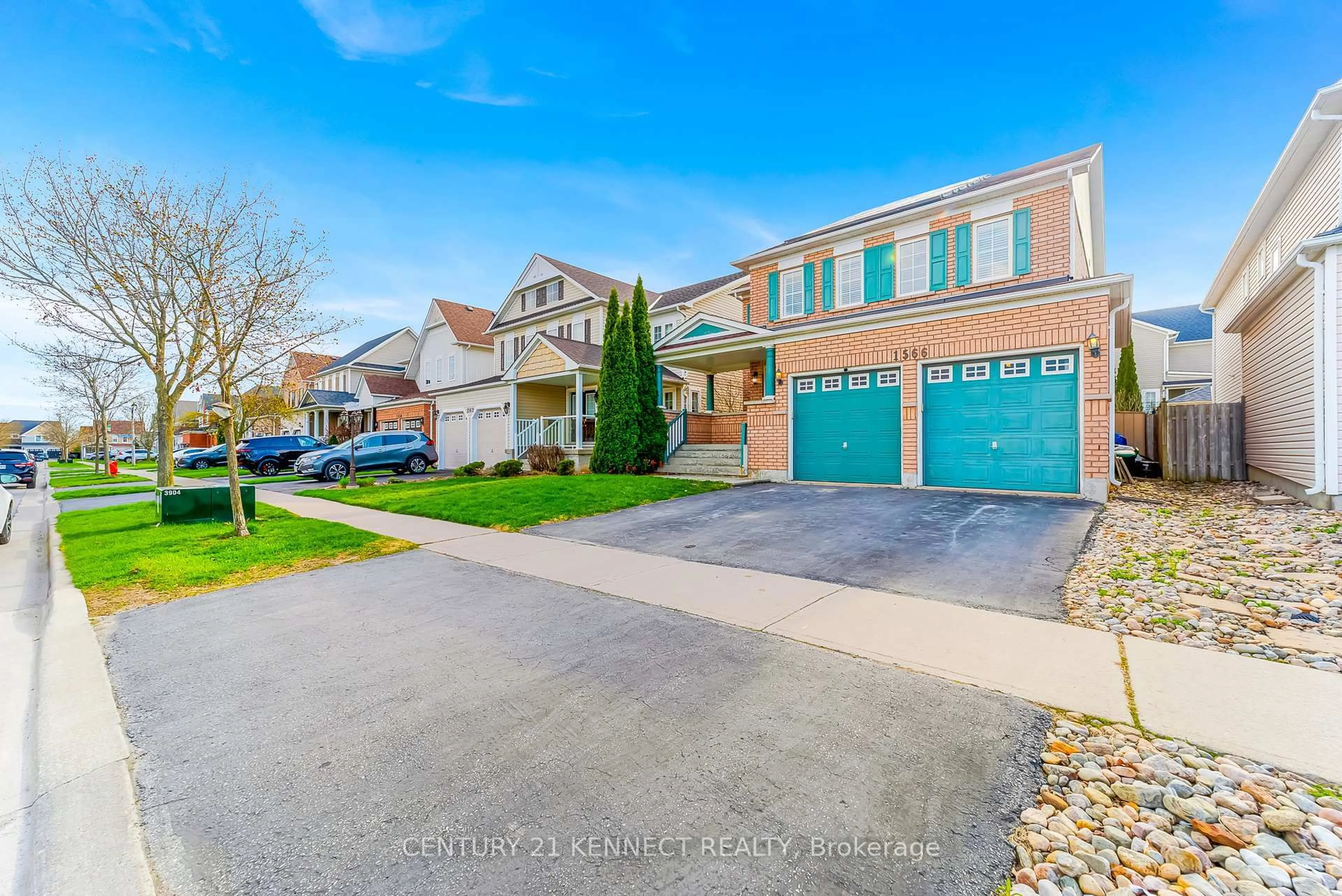 A pic from outside/outdoor area/front of a property/back of a property/a pic from drone, street for 1566 Aldergrove Dr, Oshawa Ontario L1K 2Y2