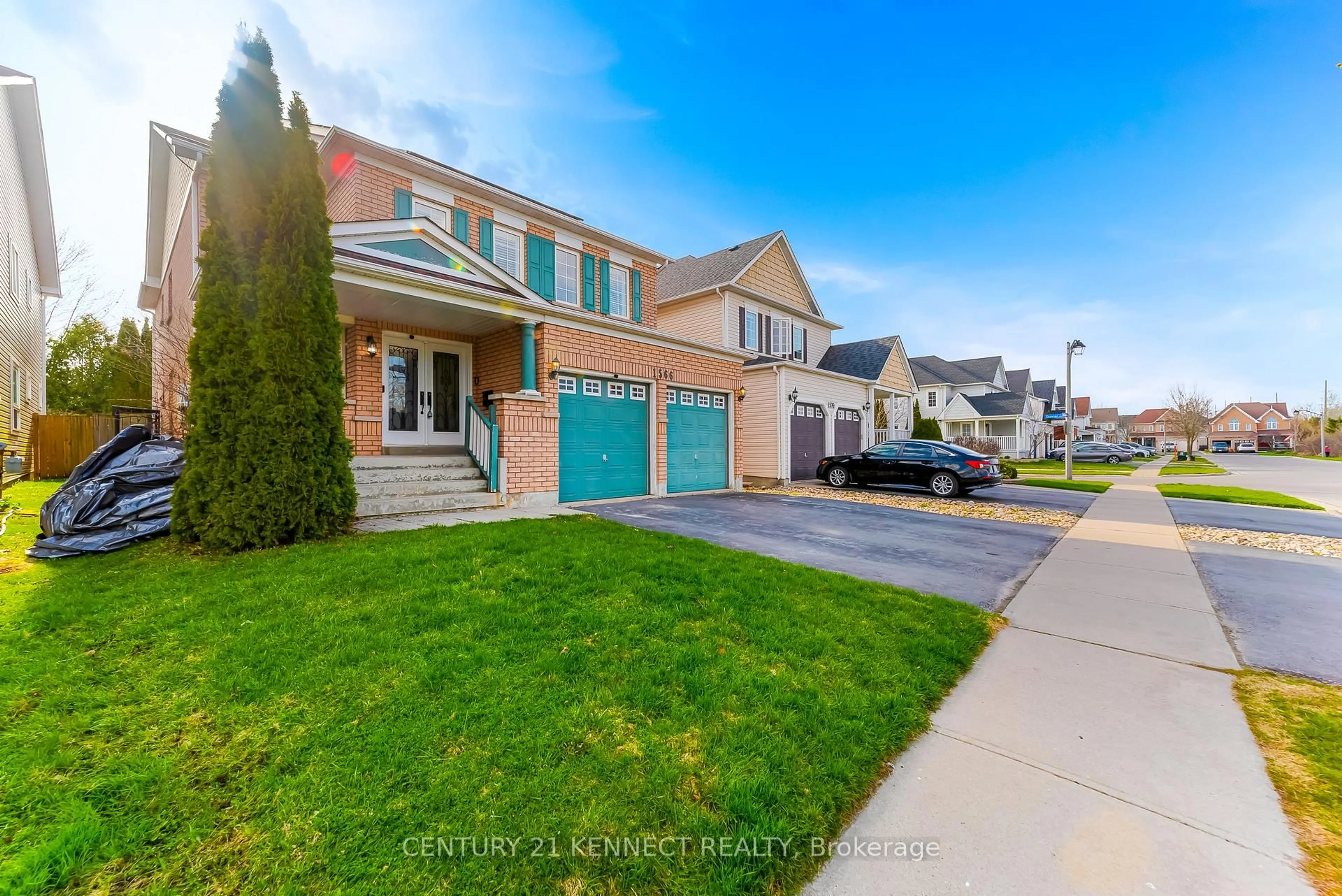 A pic from outside/outdoor area/front of a property/back of a property/a pic from drone, street for 1566 Aldergrove Dr, Oshawa Ontario L1K 2Y2