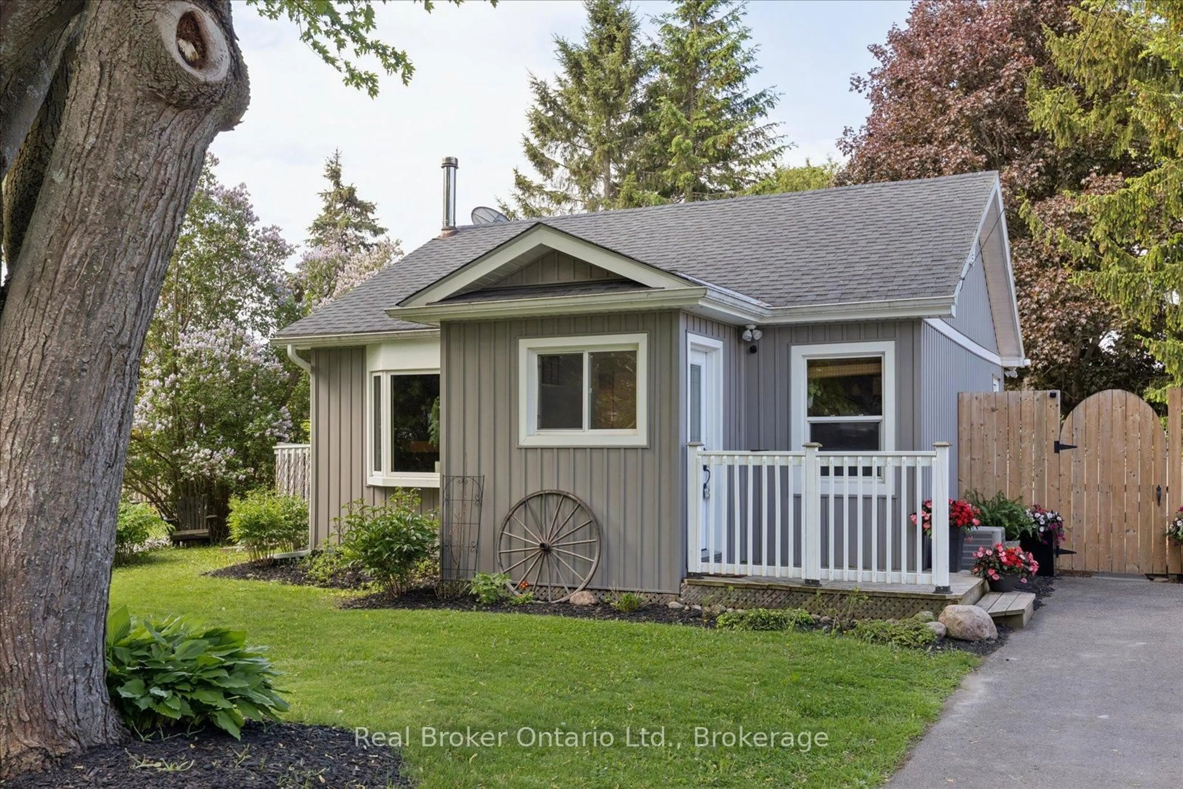 Home with vinyl exterior material, street for 212 Mill St, Clarington Ontario L1B 1J3