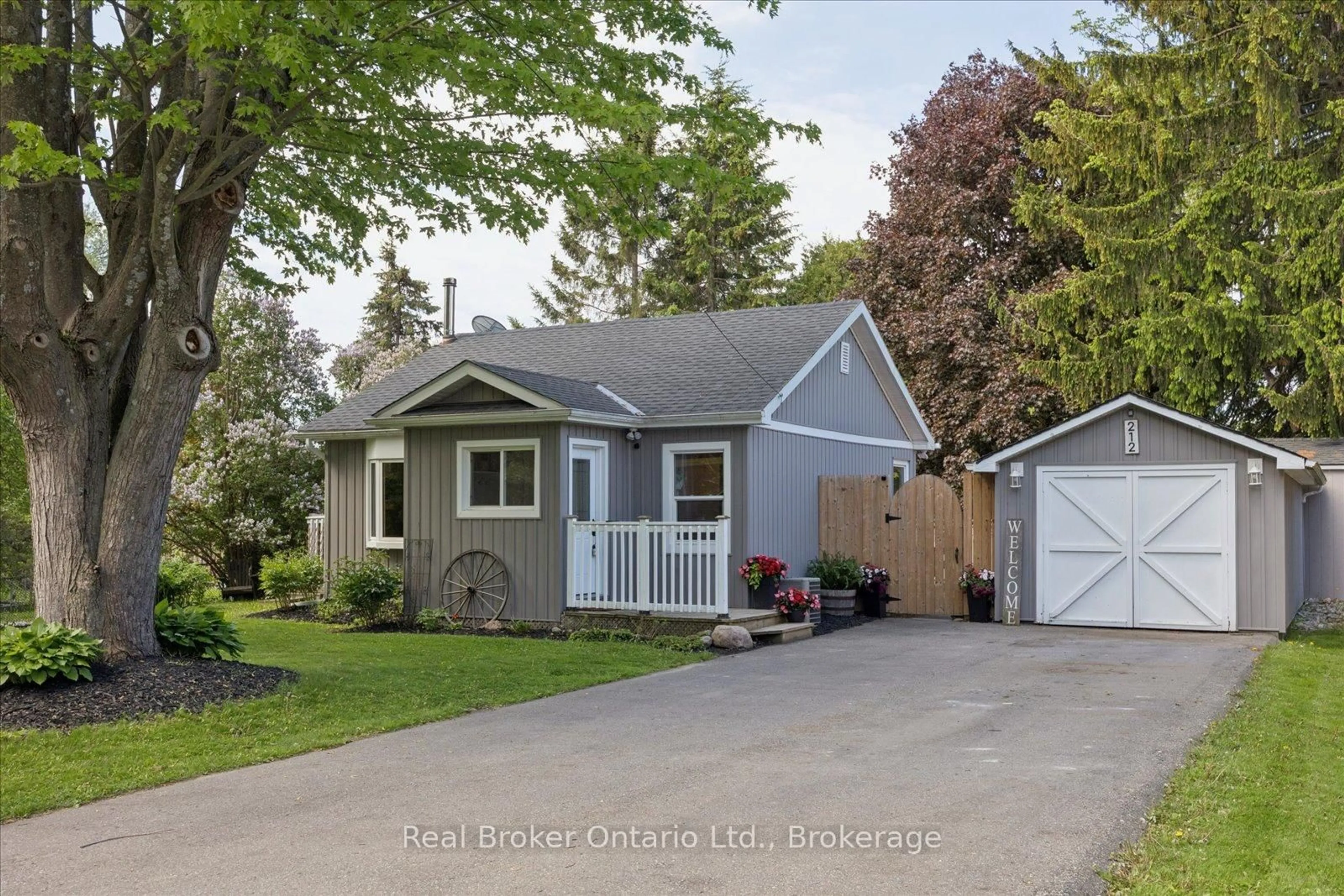 Home with vinyl exterior material, street for 212 Mill St, Clarington Ontario L1B 1J3