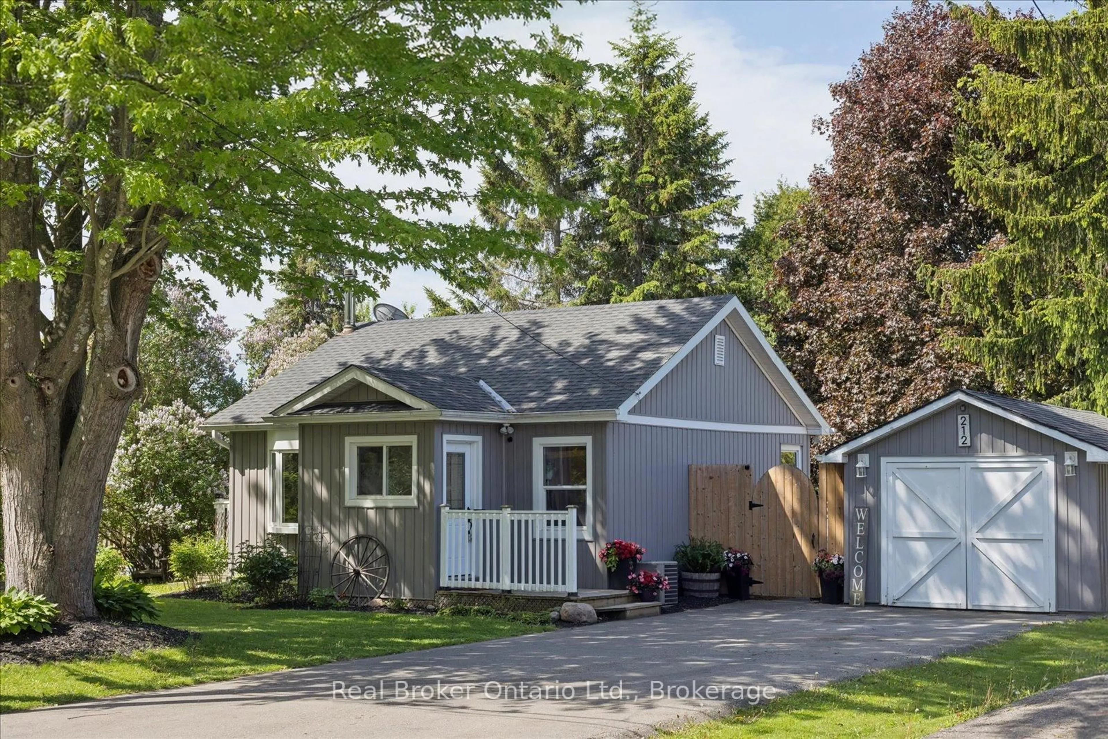 Home with vinyl exterior material, street for 212 Mill St, Clarington Ontario L1B 1J3