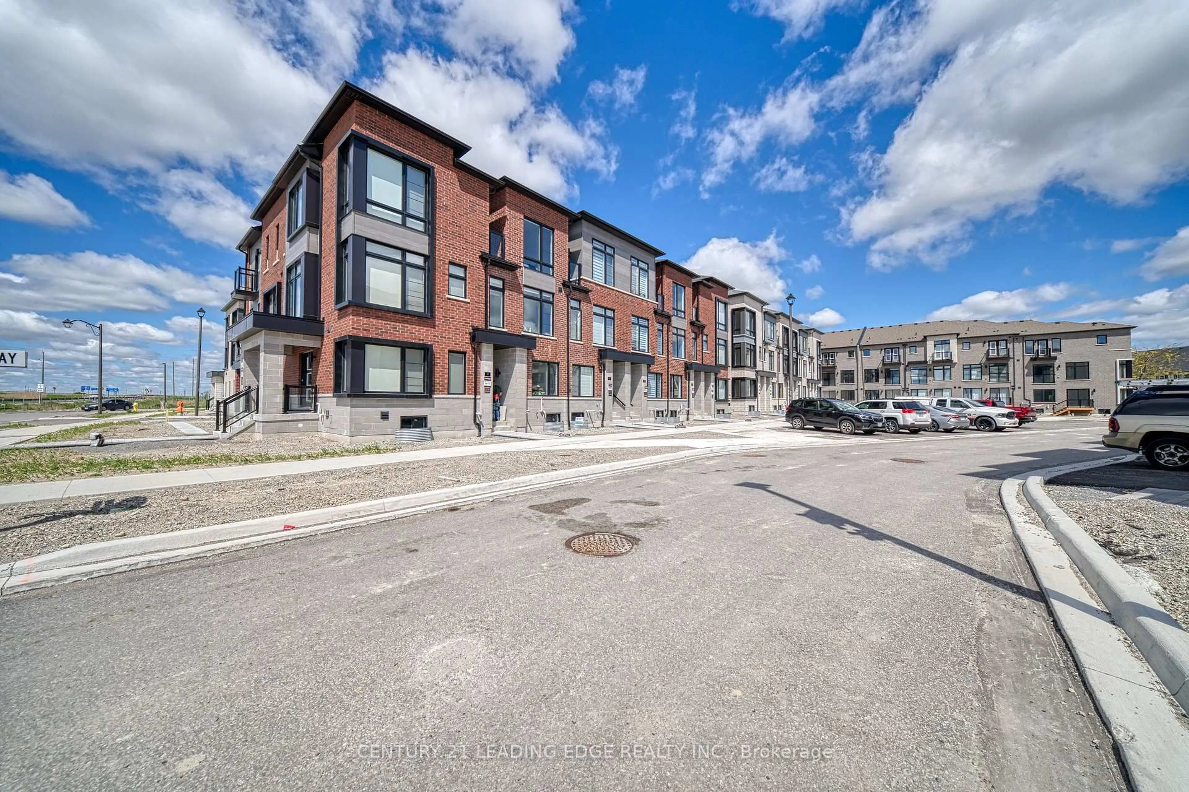 Patio, street for 25 Pluto Way, Whitby Ontario L1M 0G2