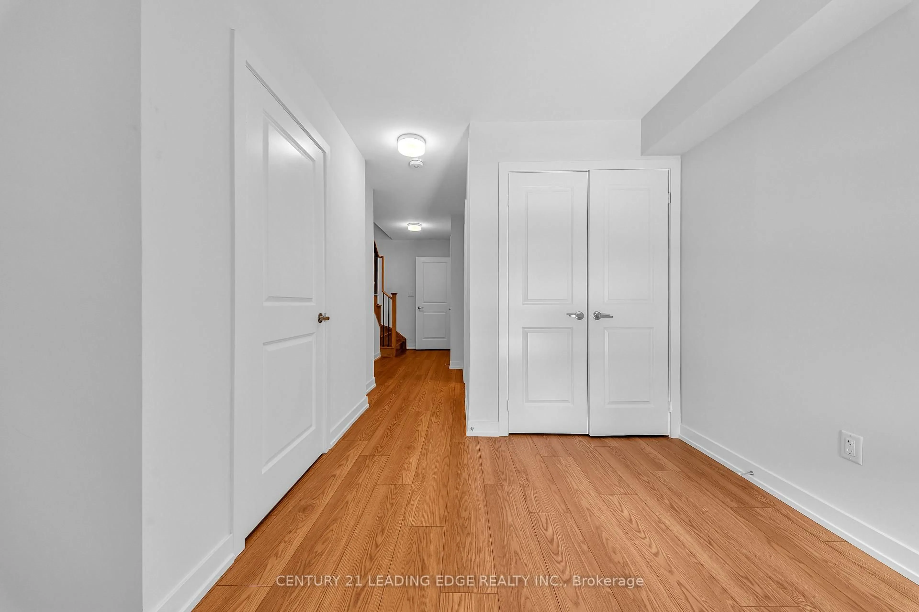 Indoor entryway for 25 Pluto Way, Whitby Ontario L1M 0G2