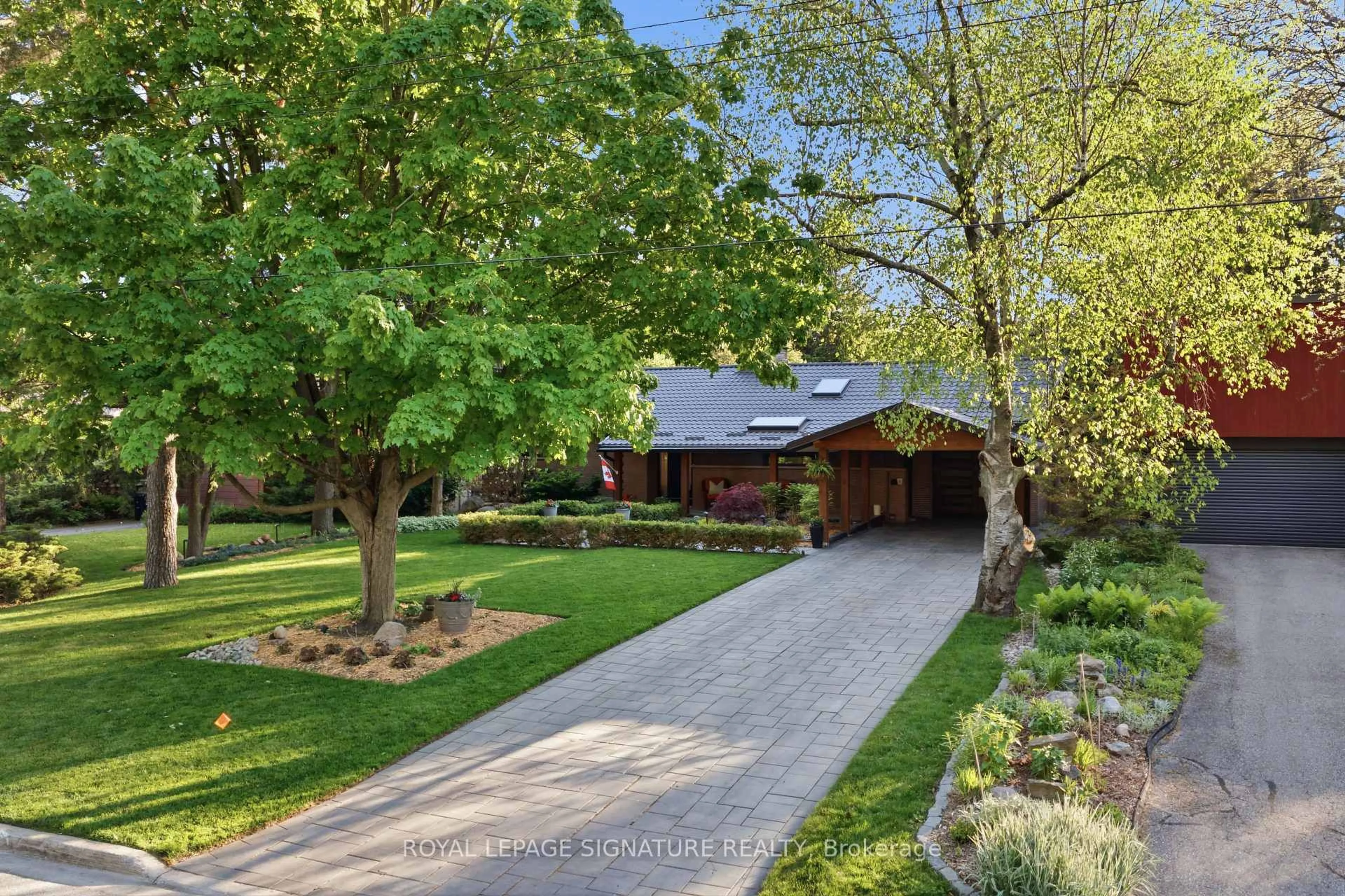 A pic from outside/outdoor area/front of a property/back of a property/a pic from drone, street for 52 Morna Ave, Toronto Ontario M1E 2B1