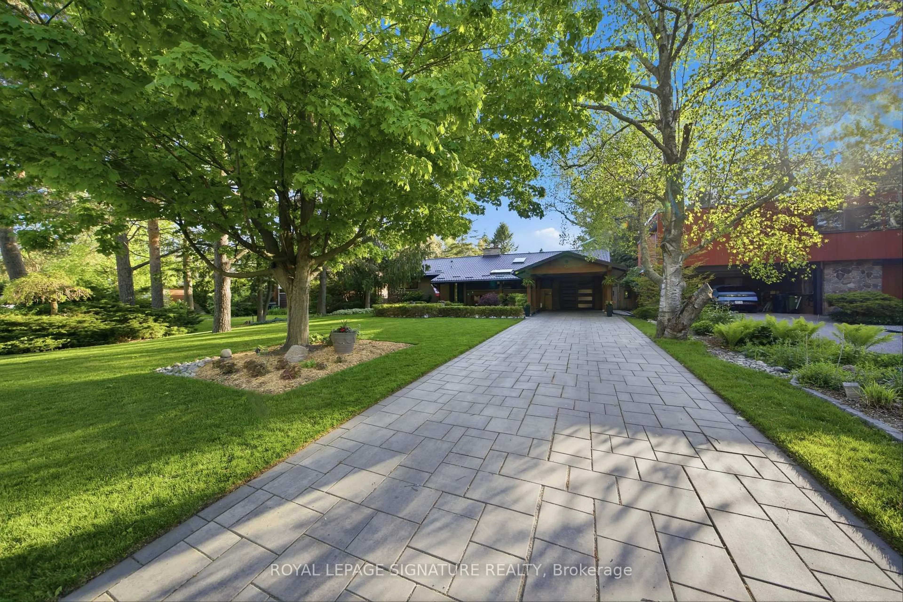 Patio, street for 52 Morna Ave, Toronto Ontario M1E 2B1