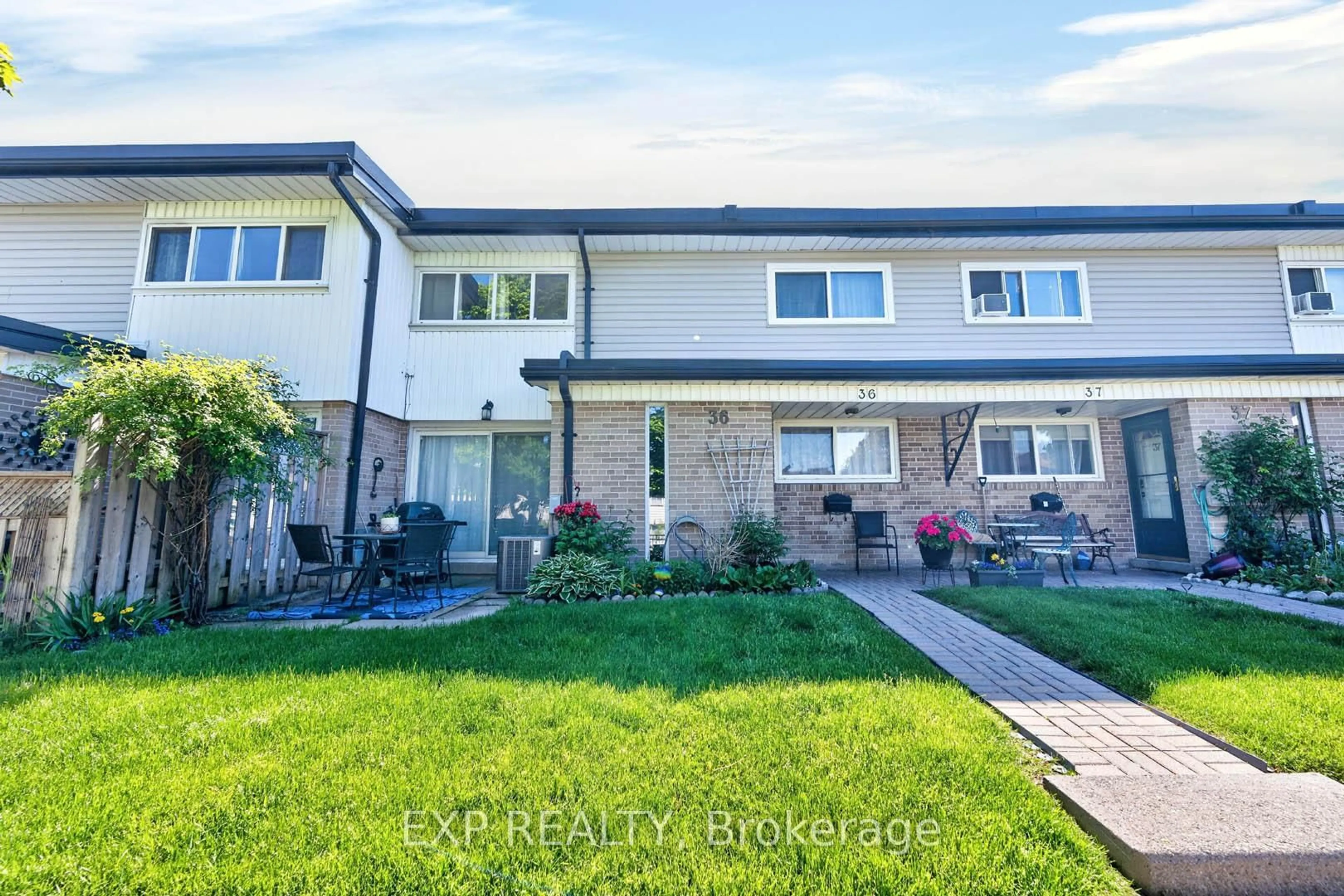 A pic from outside/outdoor area/front of a property/back of a property/a pic from drone, street for 925 Bayly St #36, Pickering Ontario L1W 1L4
