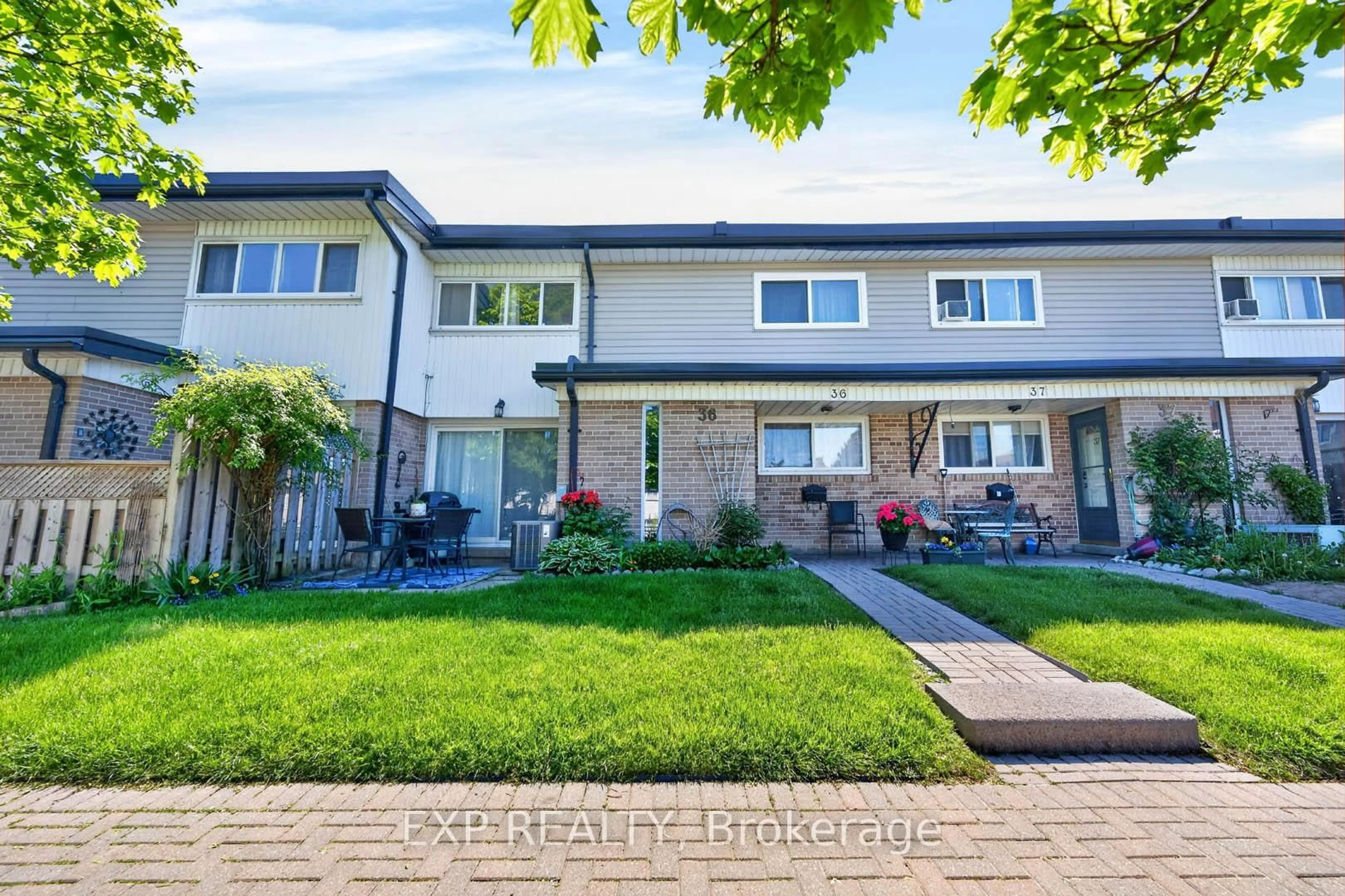 Unknown for 925 Bayly St #36, Pickering Ontario L1W 1L4