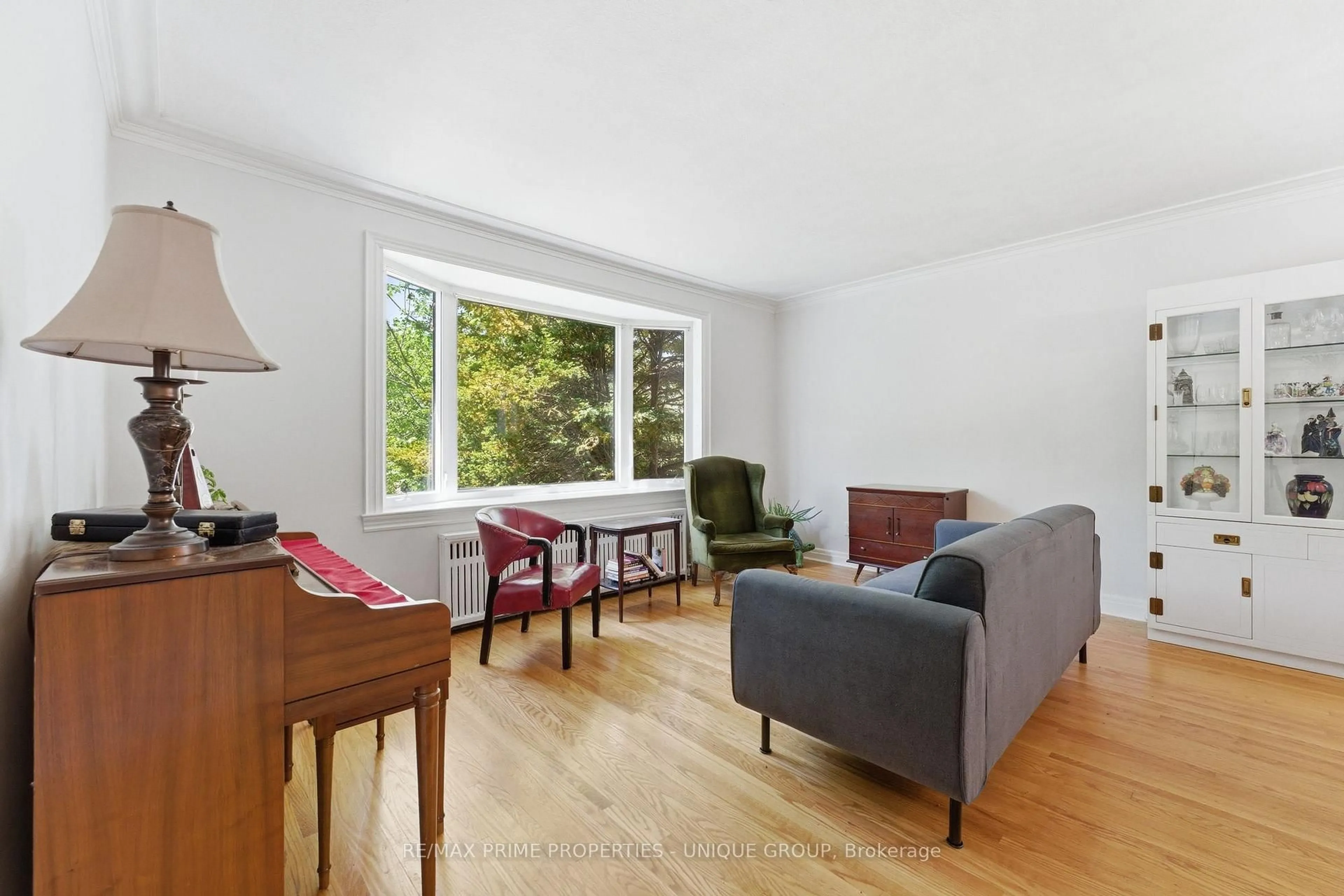 Living room with furniture, wood/laminate floor for 78 Glen Davis Cres, Toronto Ontario M4E 1X5