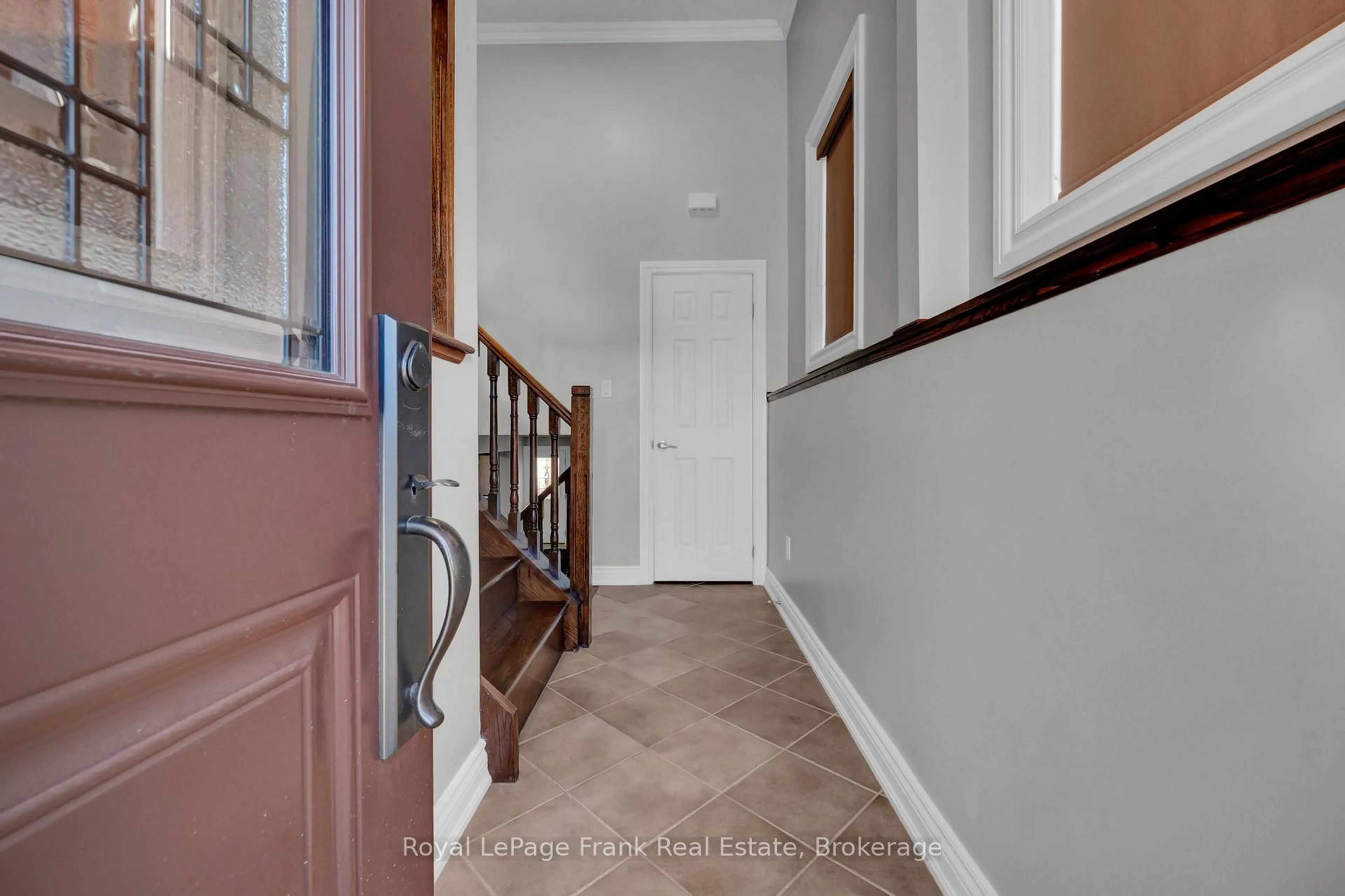 Indoor entryway for 5 Empire Cres, Clarington Ontario L1E 1E3