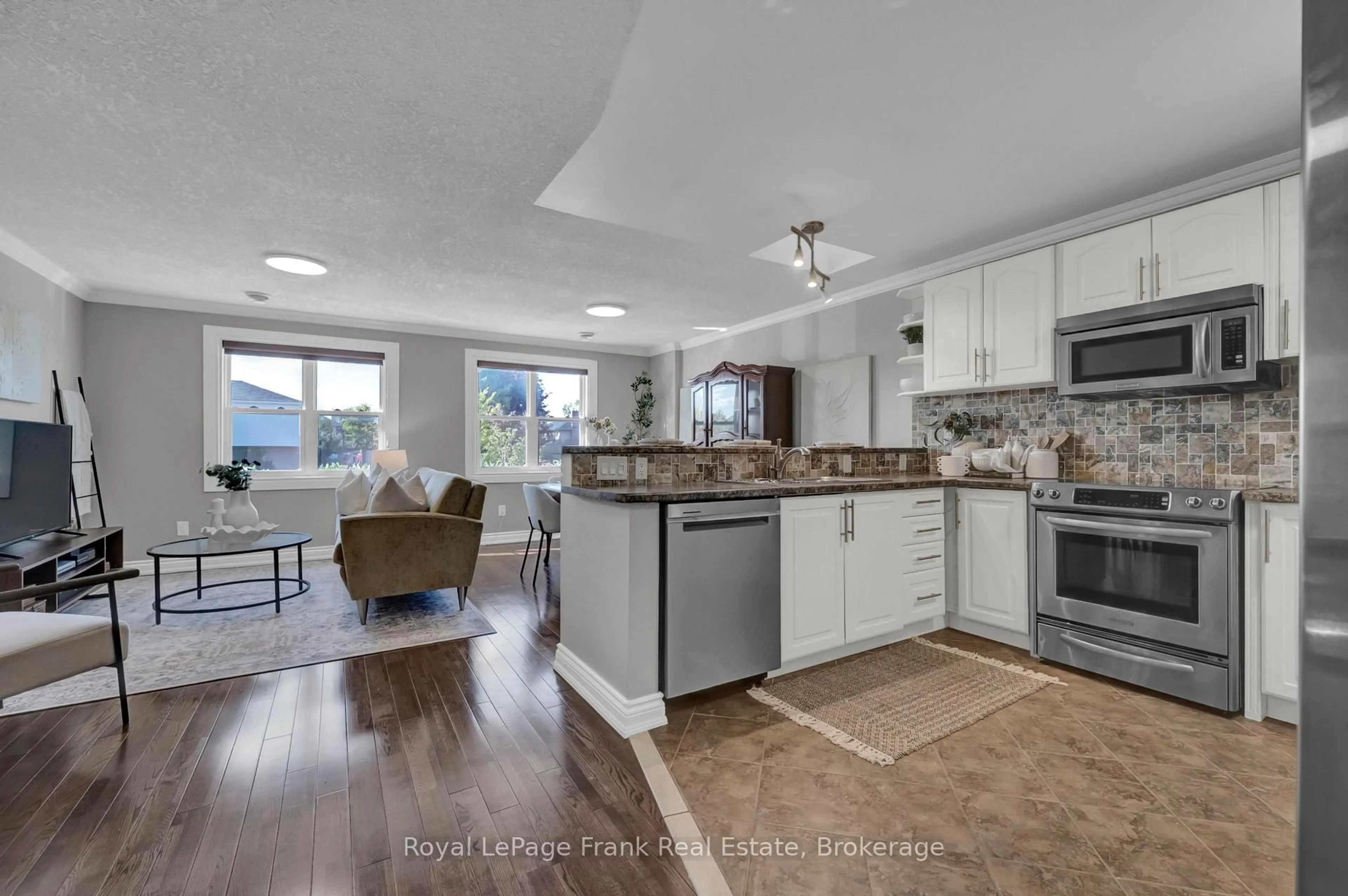 Open concept kitchen, ceramic/tile floor for 5 Empire Cres, Clarington Ontario L1E 1E3