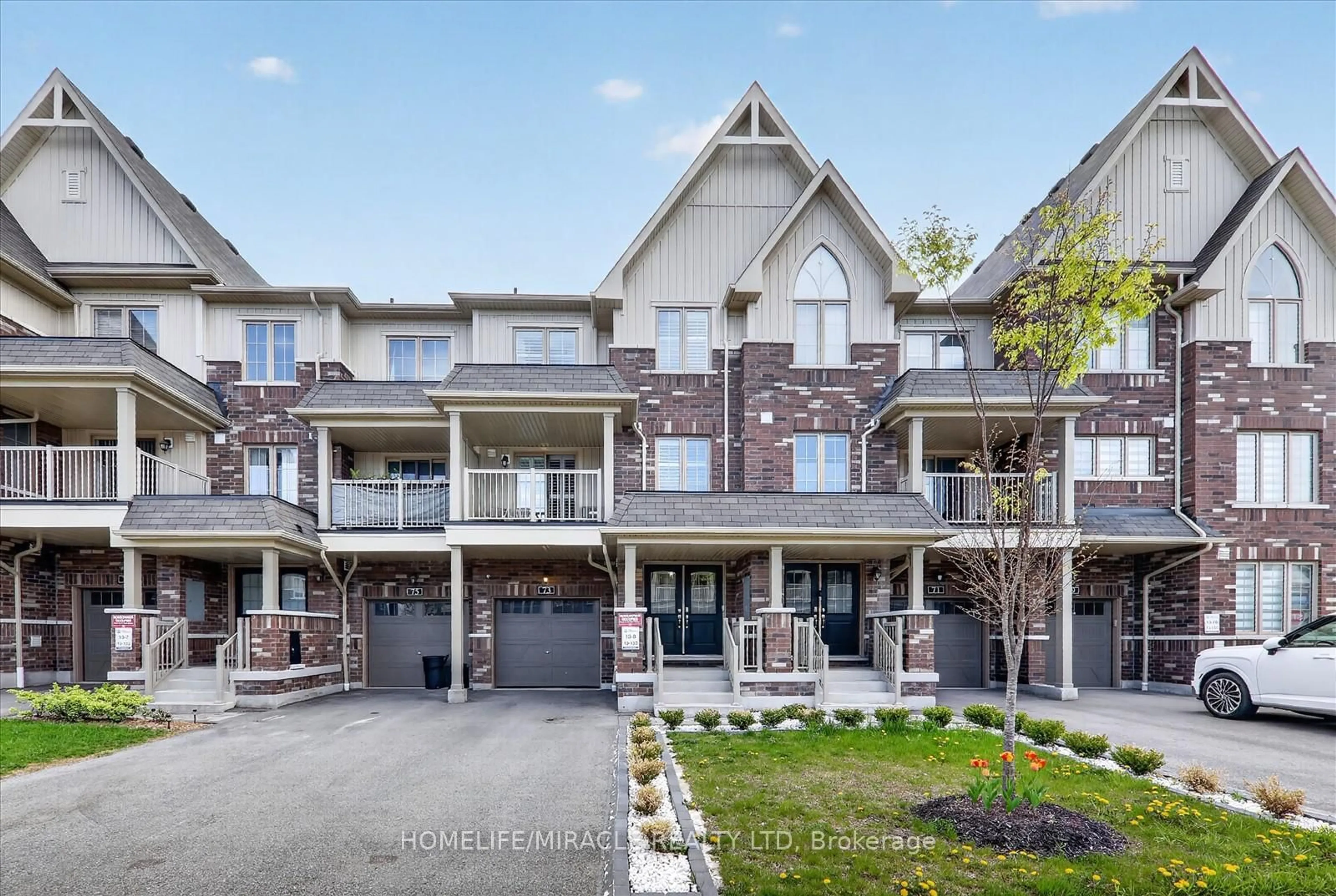 A pic from outside/outdoor area/front of a property/back of a property/a pic from drone, unknown for 73 Sutcliffe Dr, Whitby Ontario L1R 0R4