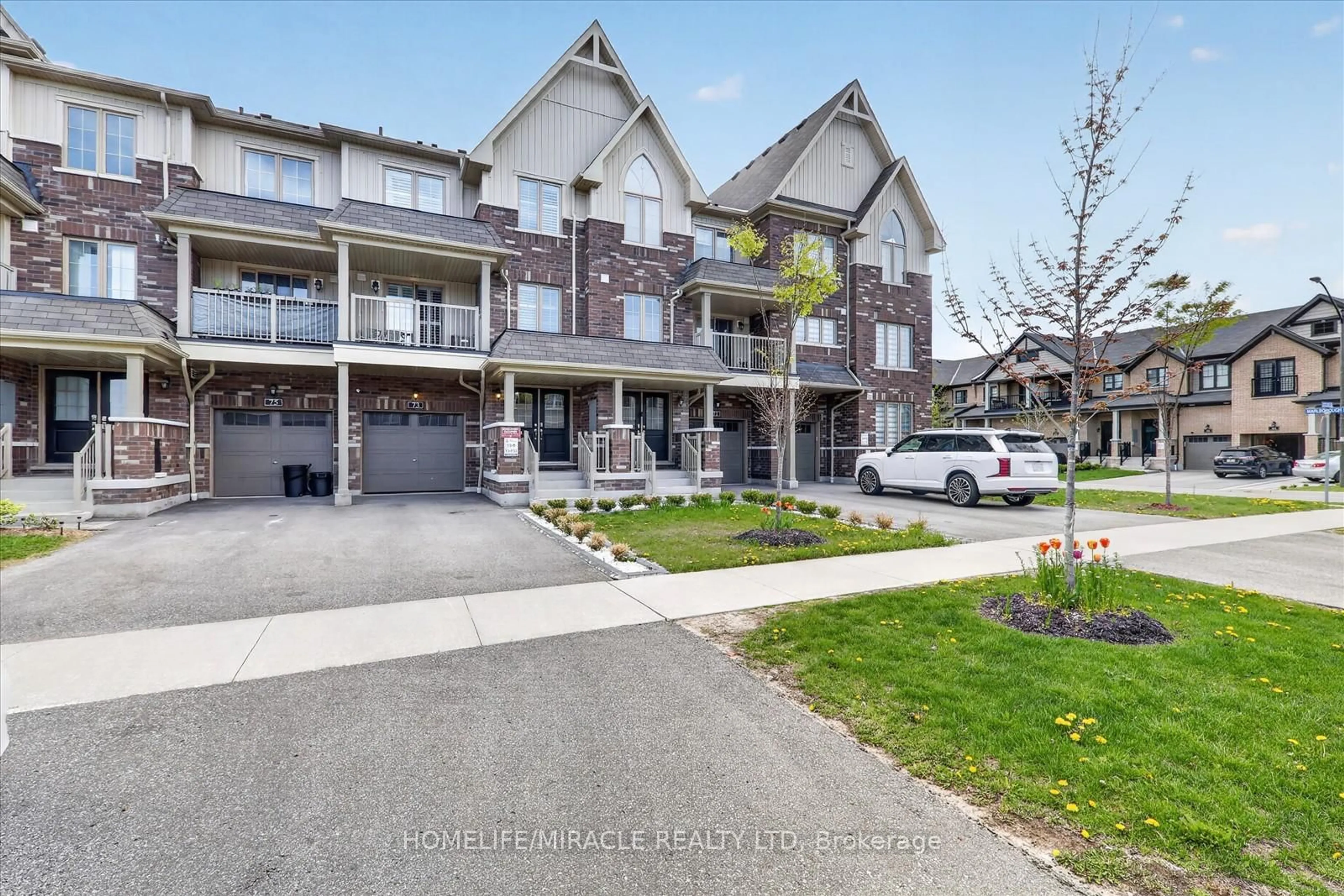 A pic from outside/outdoor area/front of a property/back of a property/a pic from drone, street for 73 Sutcliffe Dr, Whitby Ontario L1R 0R4