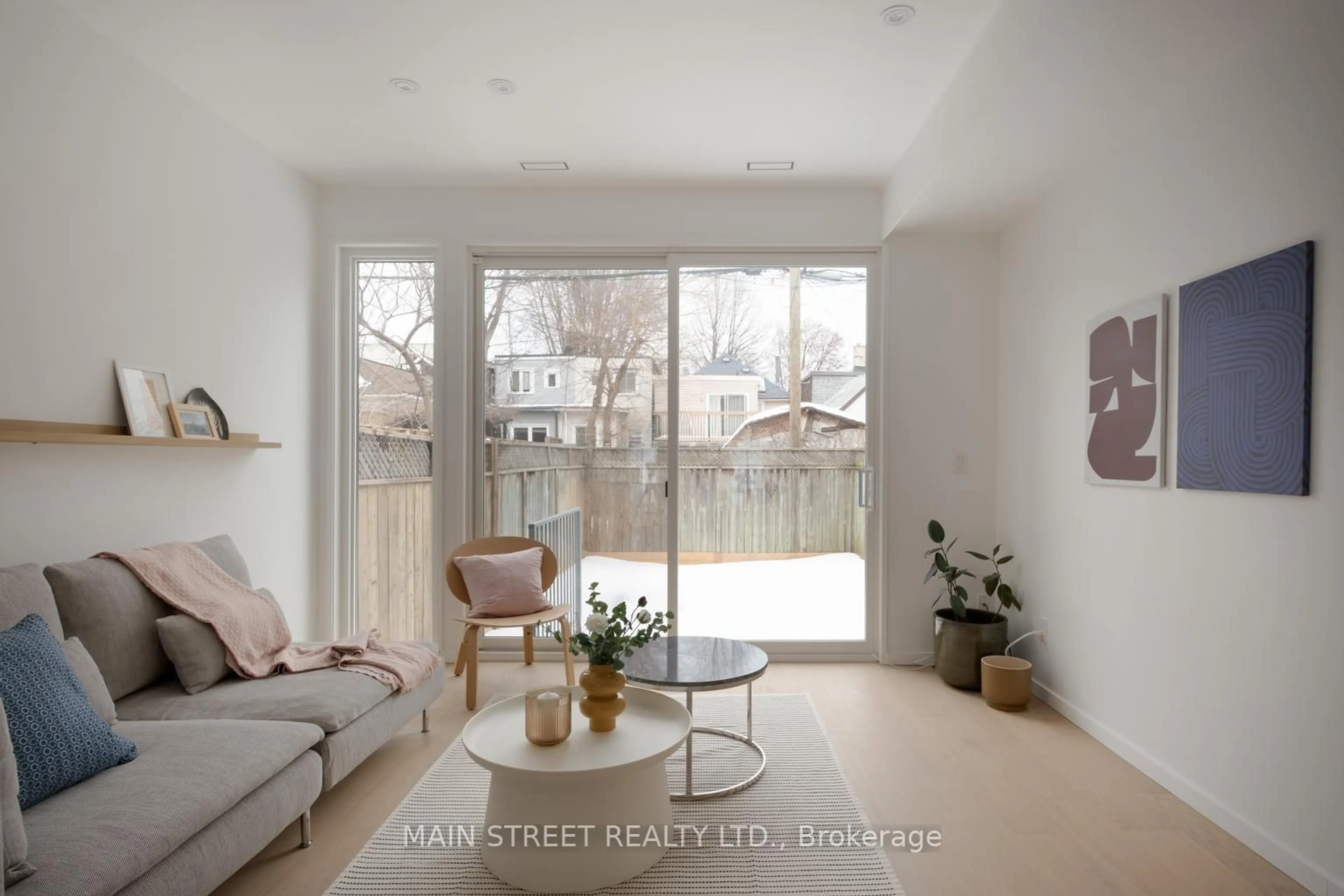 Living room with furniture, unknown for 523 Craven Rd, Toronto Ontario M4L 2Z6