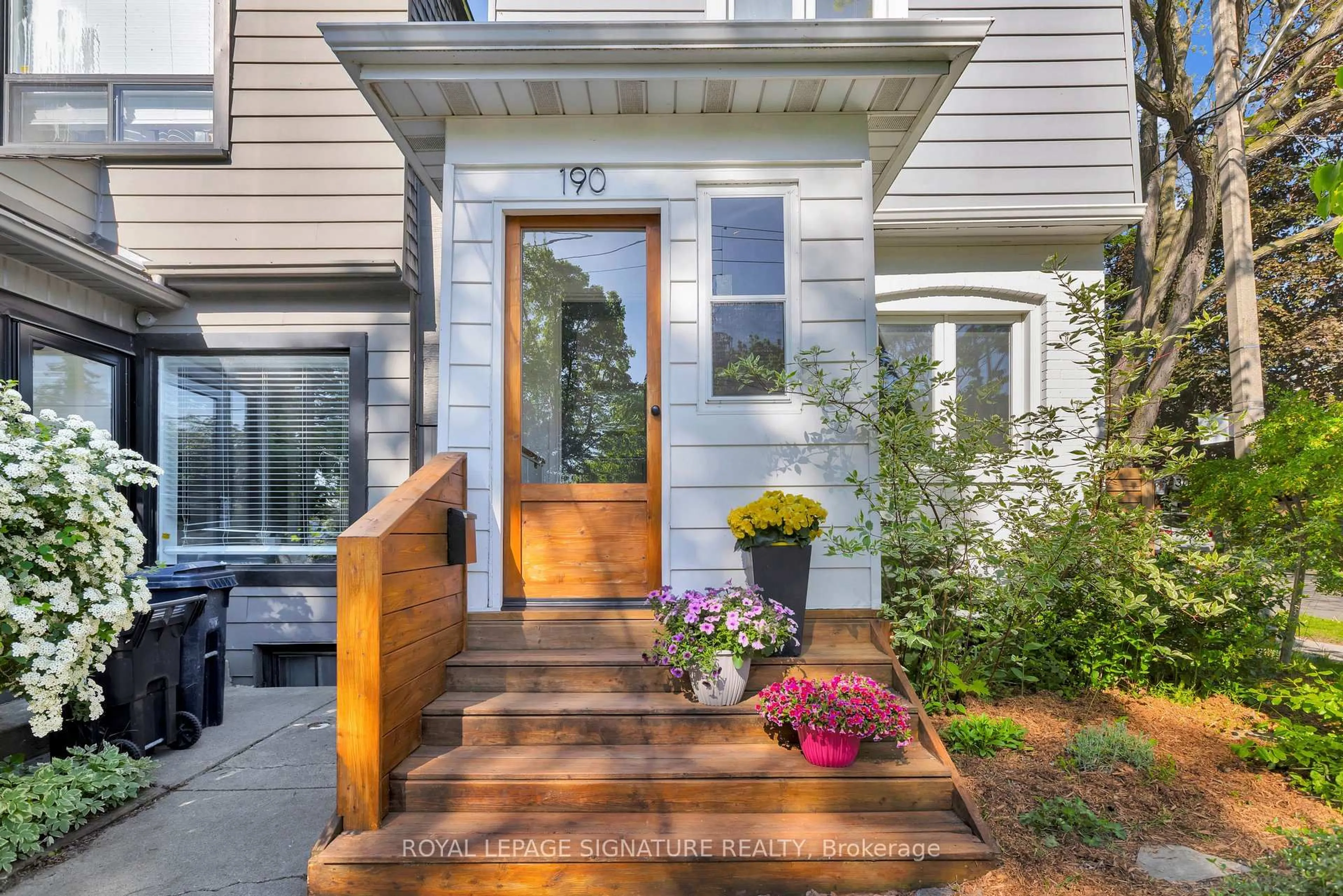 Indoor entryway for 190 Alton Ave, Toronto Ontario M4L 2M5