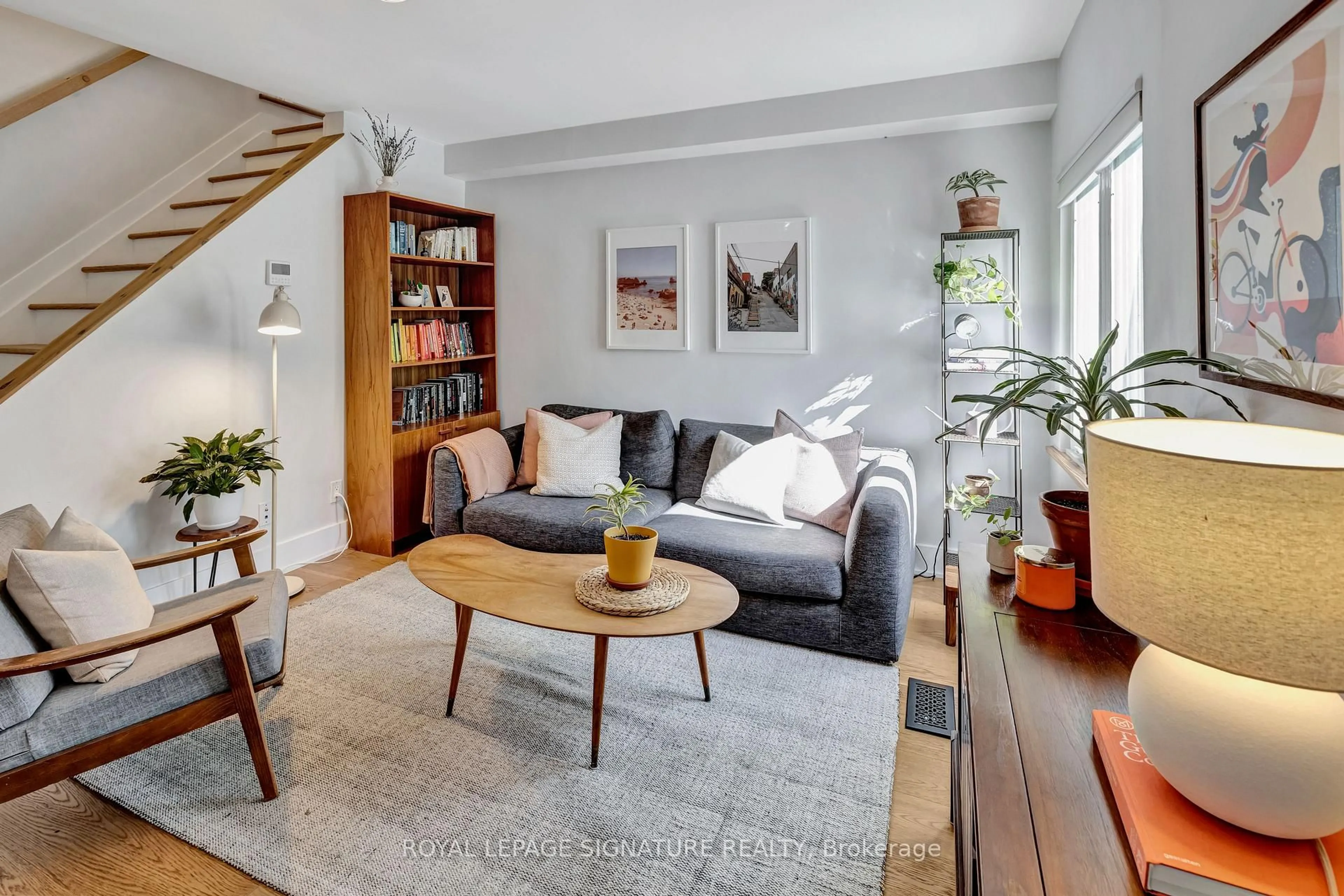 Living room with furniture, unknown for 190 Alton Ave, Toronto Ontario M4L 2M5