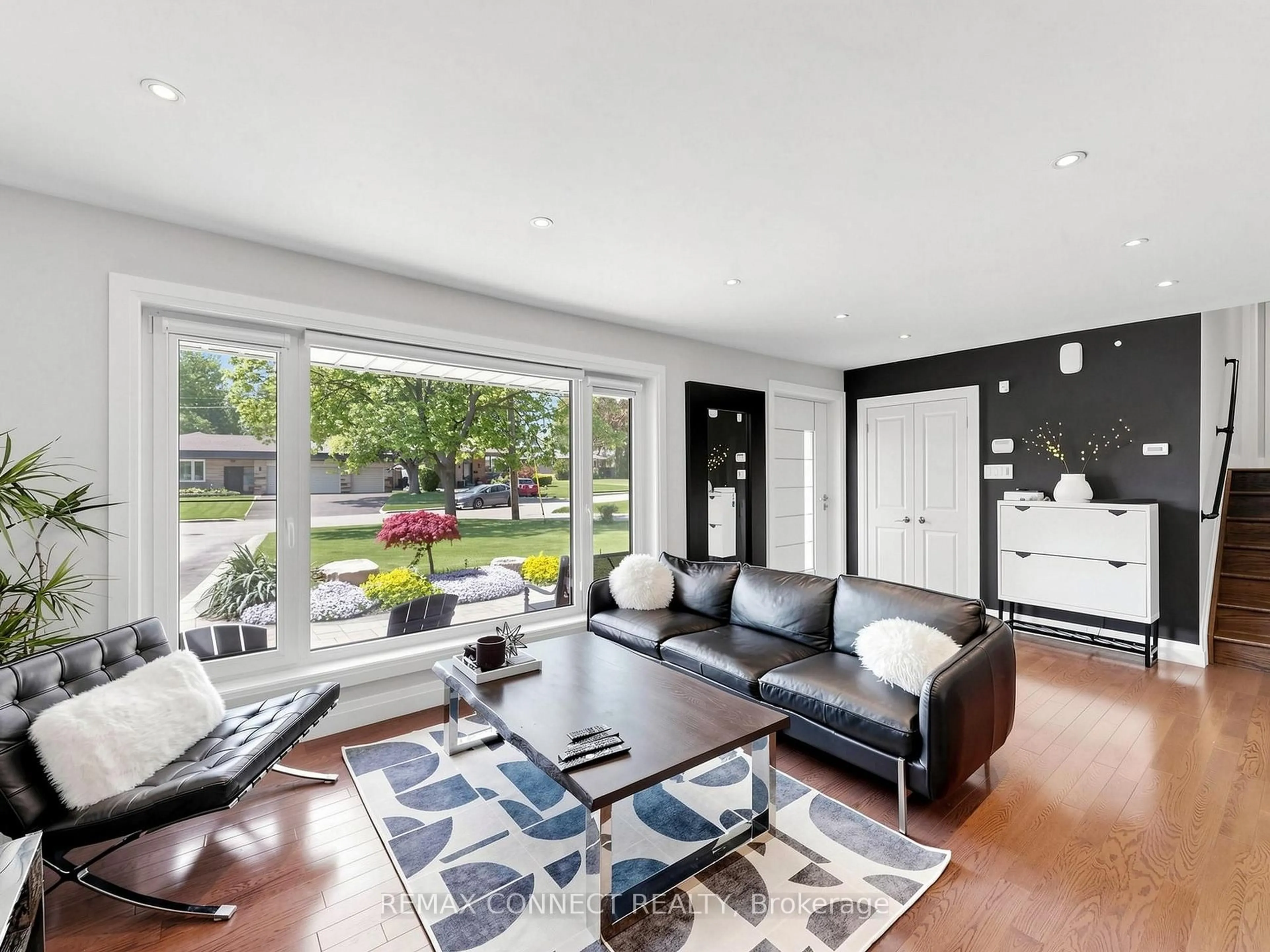 Living room with furniture, unknown for 58 Ravine Park Cres, Toronto Ontario M1C 2M4