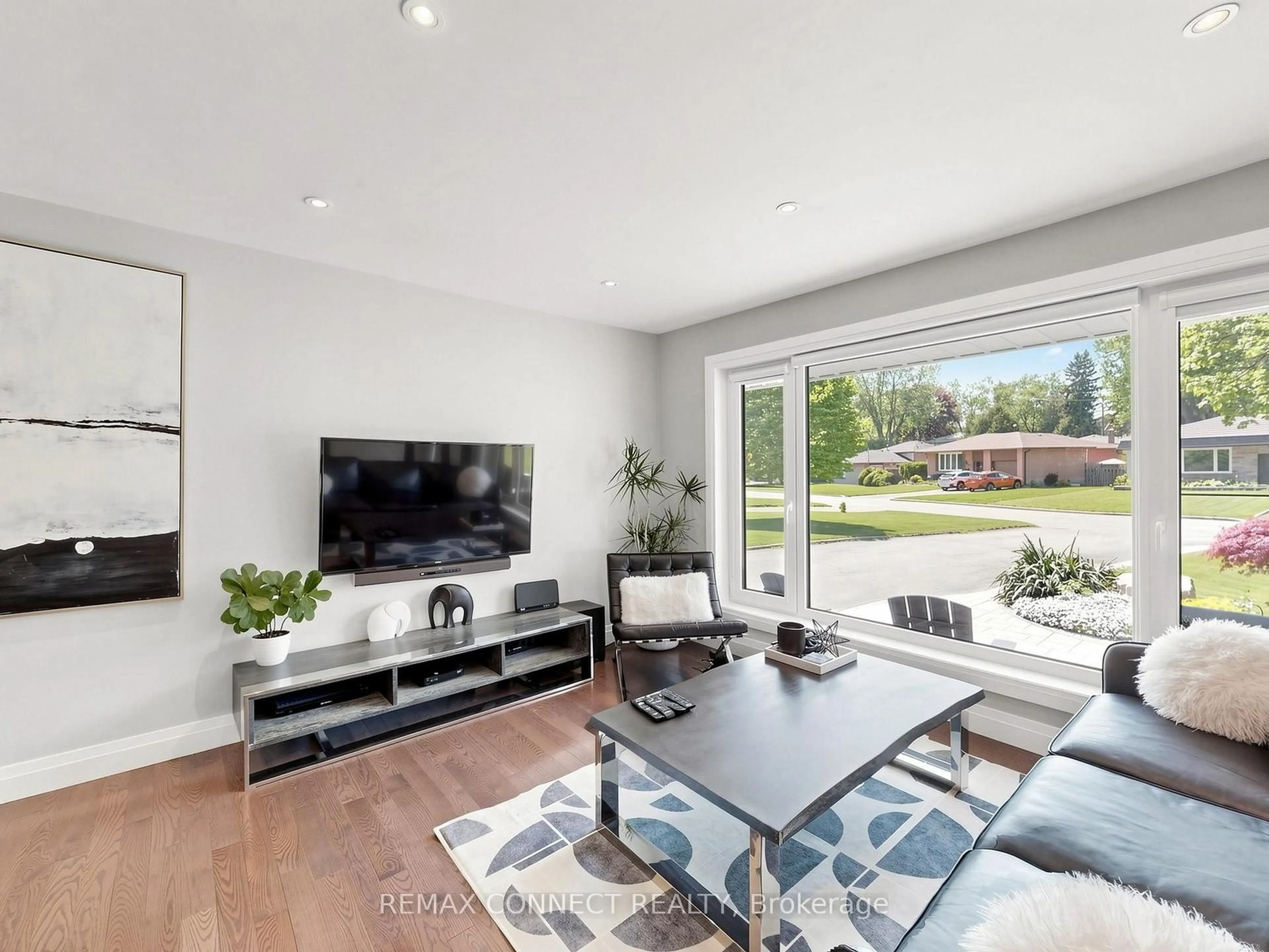 Living room with furniture, unknown for 58 Ravine Park Cres, Toronto Ontario M1C 2M4
