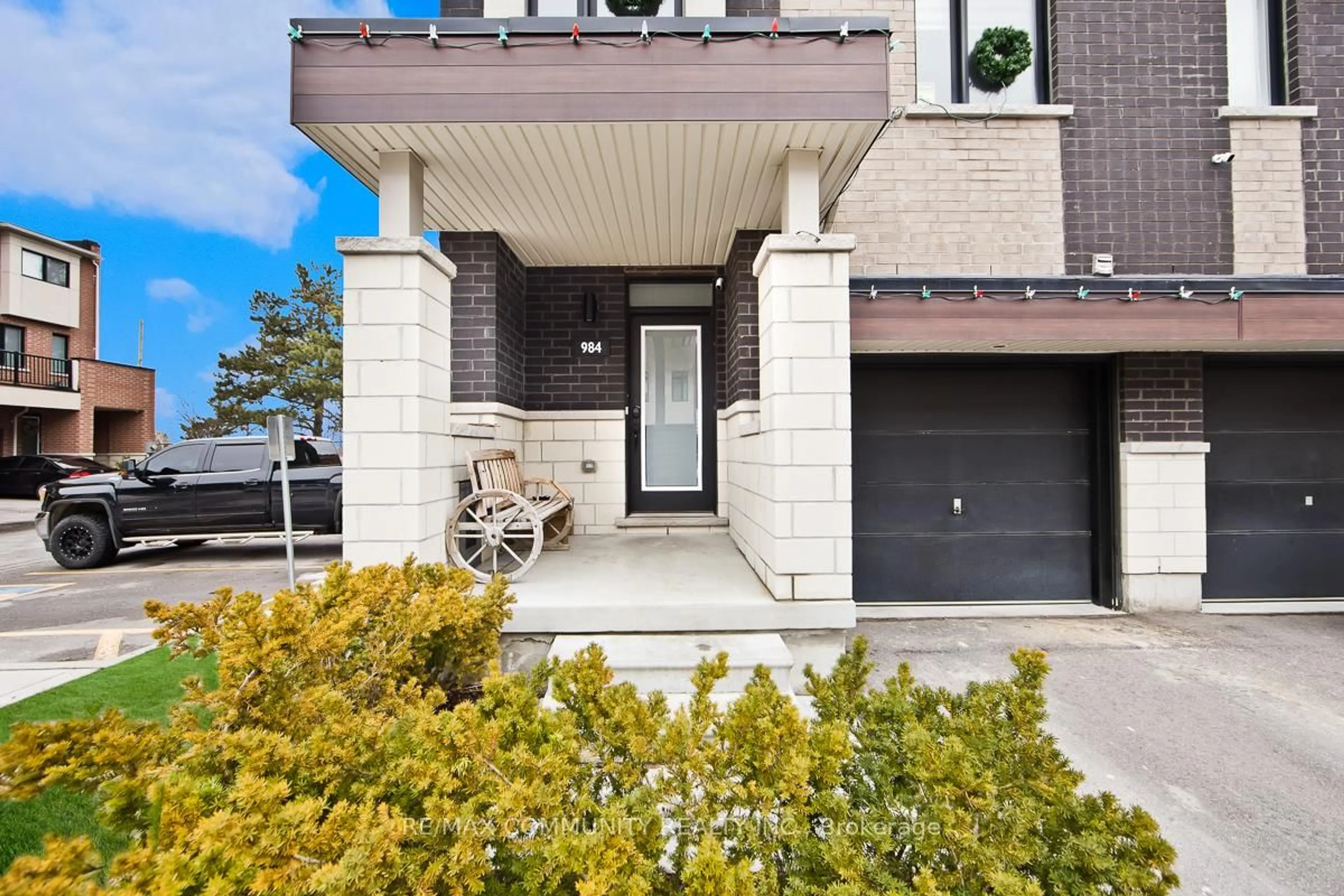 Home with brick exterior material, street for 984 Kicking Horse Path, Oshawa Ontario L1J 0B4