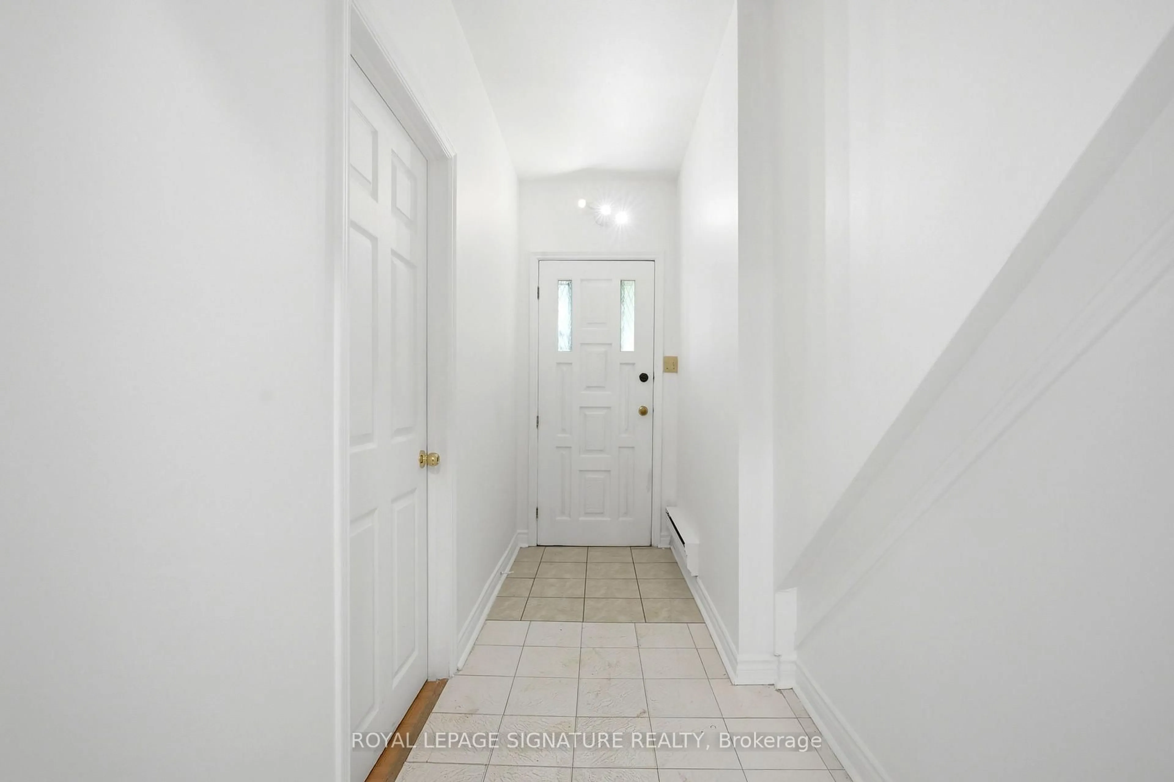 Indoor entryway for 227 Woodfield Rd, Toronto Ontario M4L 2W8
