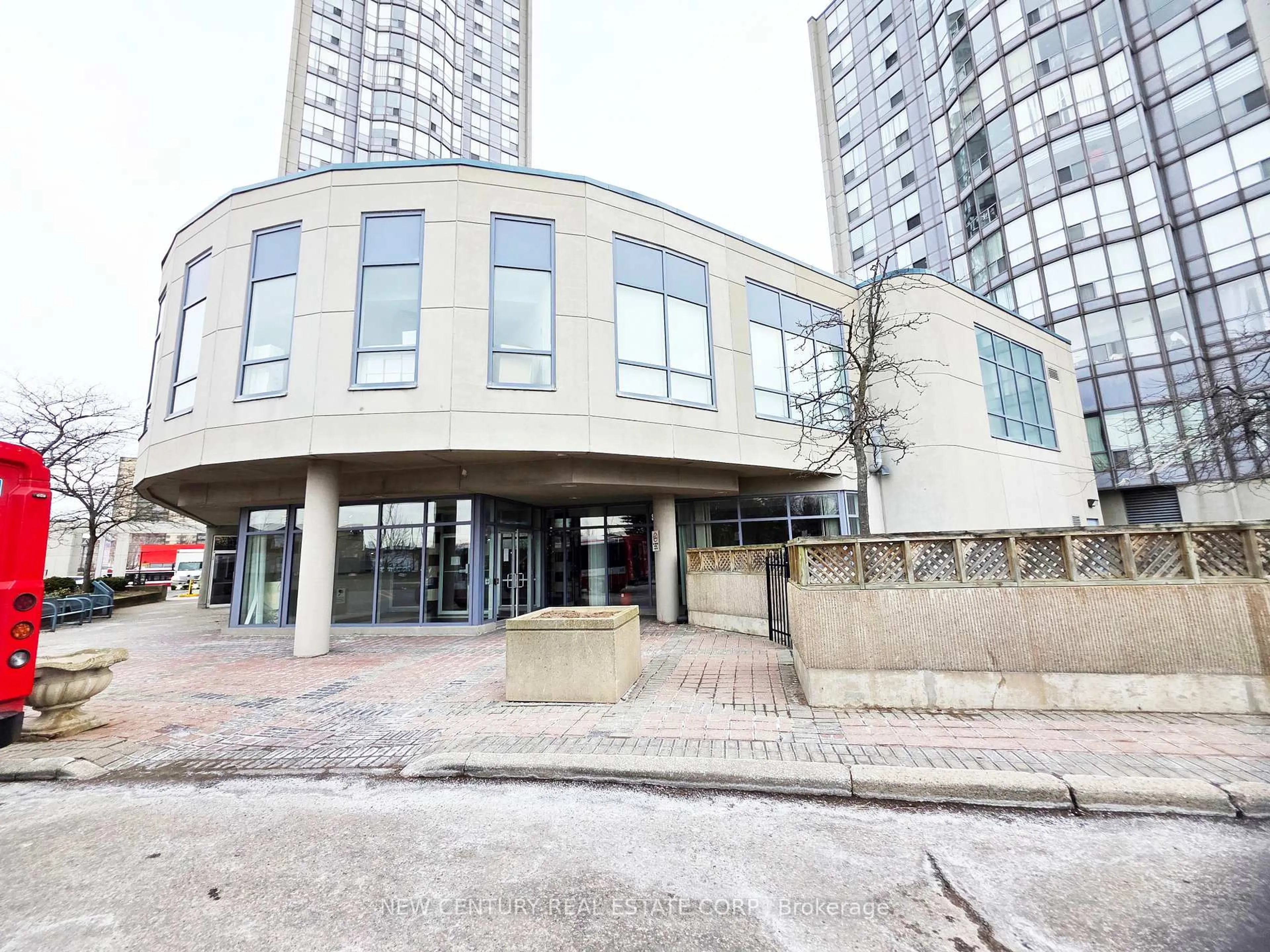 Indoor foyer for 1470 Midland Ave #801, Toronto Ontario M1P 4Z4