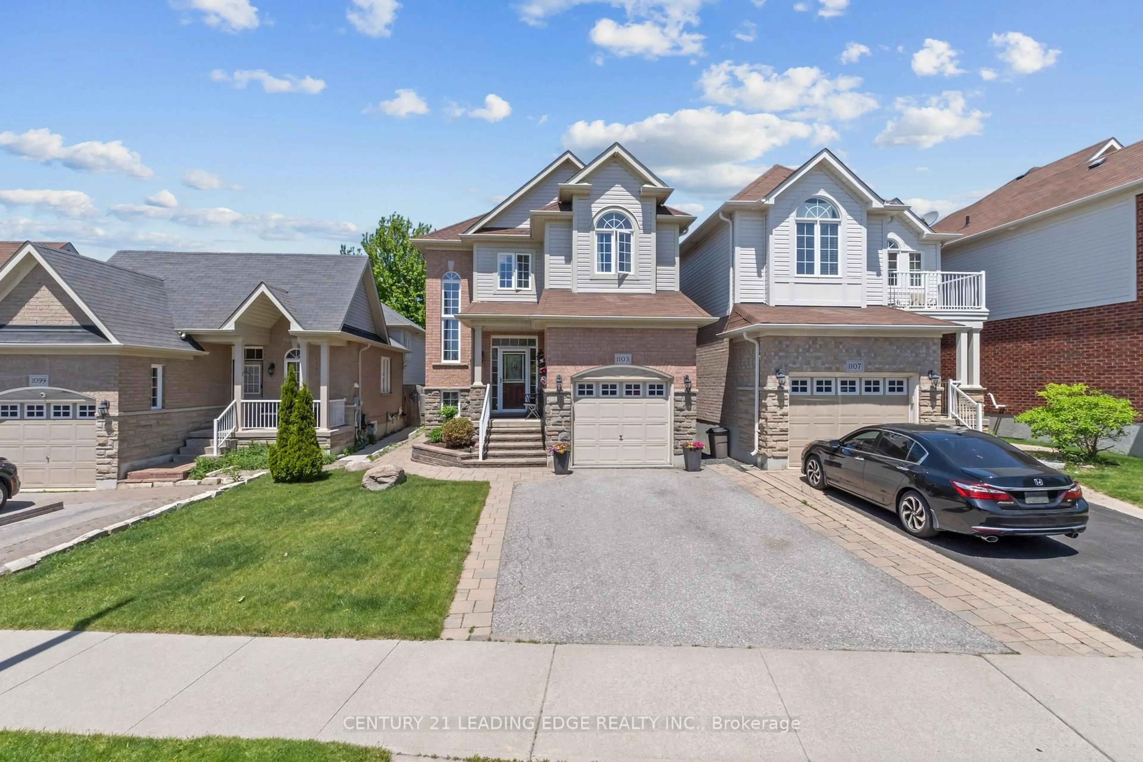 A pic from outside/outdoor area/front of a property/back of a property/a pic from drone, street for 1103 Glenbourne Dr, Oshawa Ontario L1K 0B7