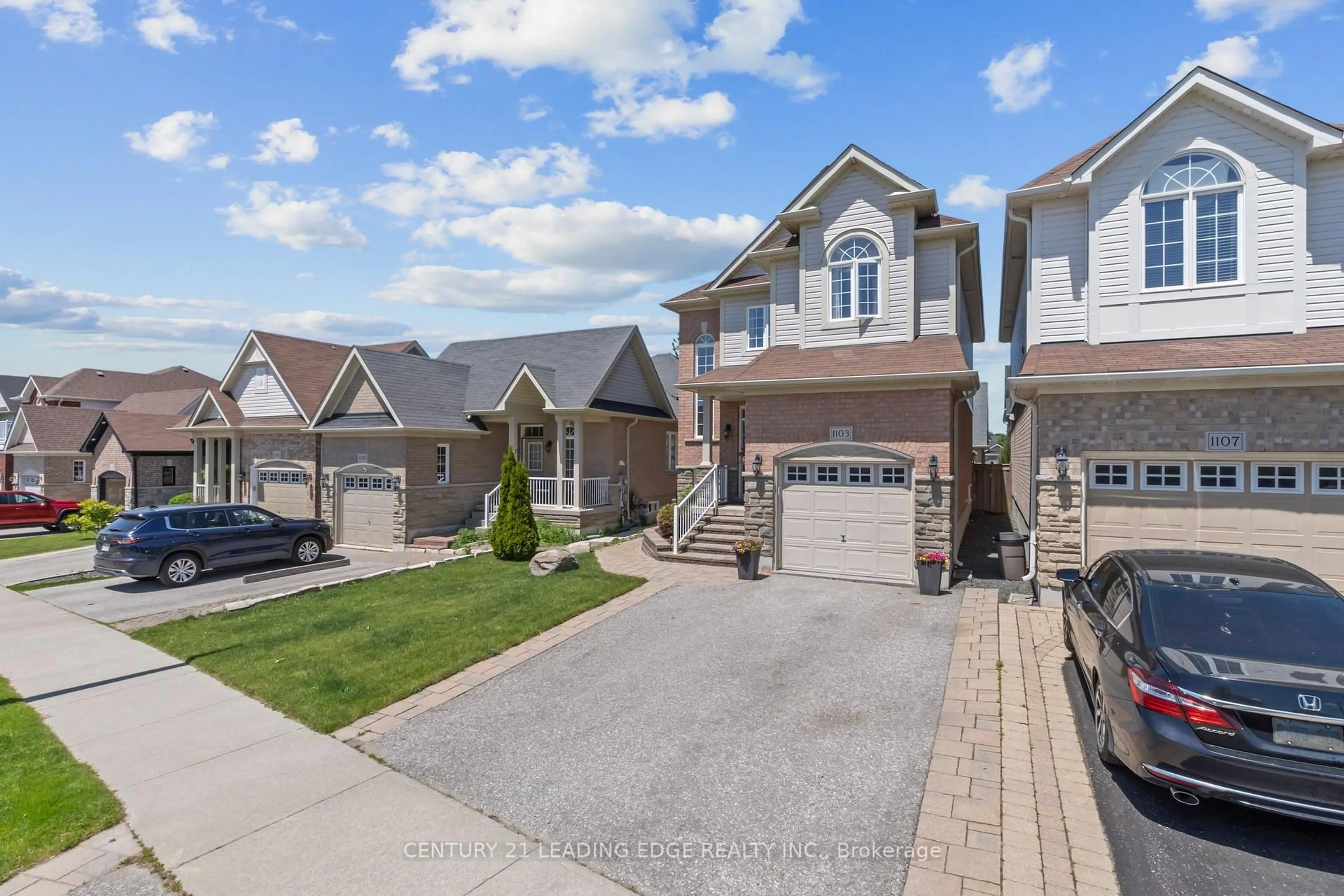 A pic from outside/outdoor area/front of a property/back of a property/a pic from drone, street for 1103 Glenbourne Dr, Oshawa Ontario L1K 0B7