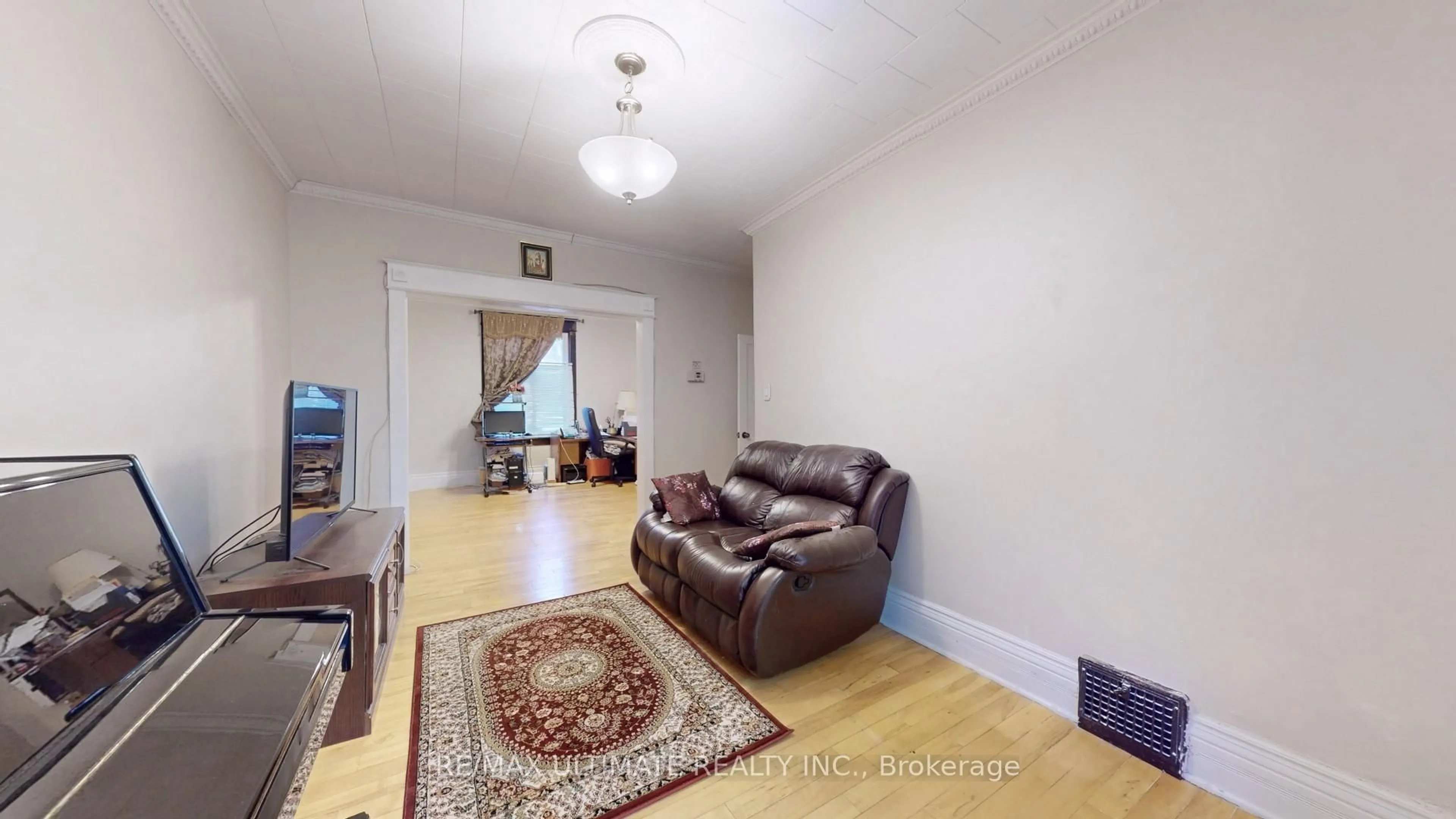 A pic of a room for 1299 Dundas St, Toronto Ontario M4M 1S5