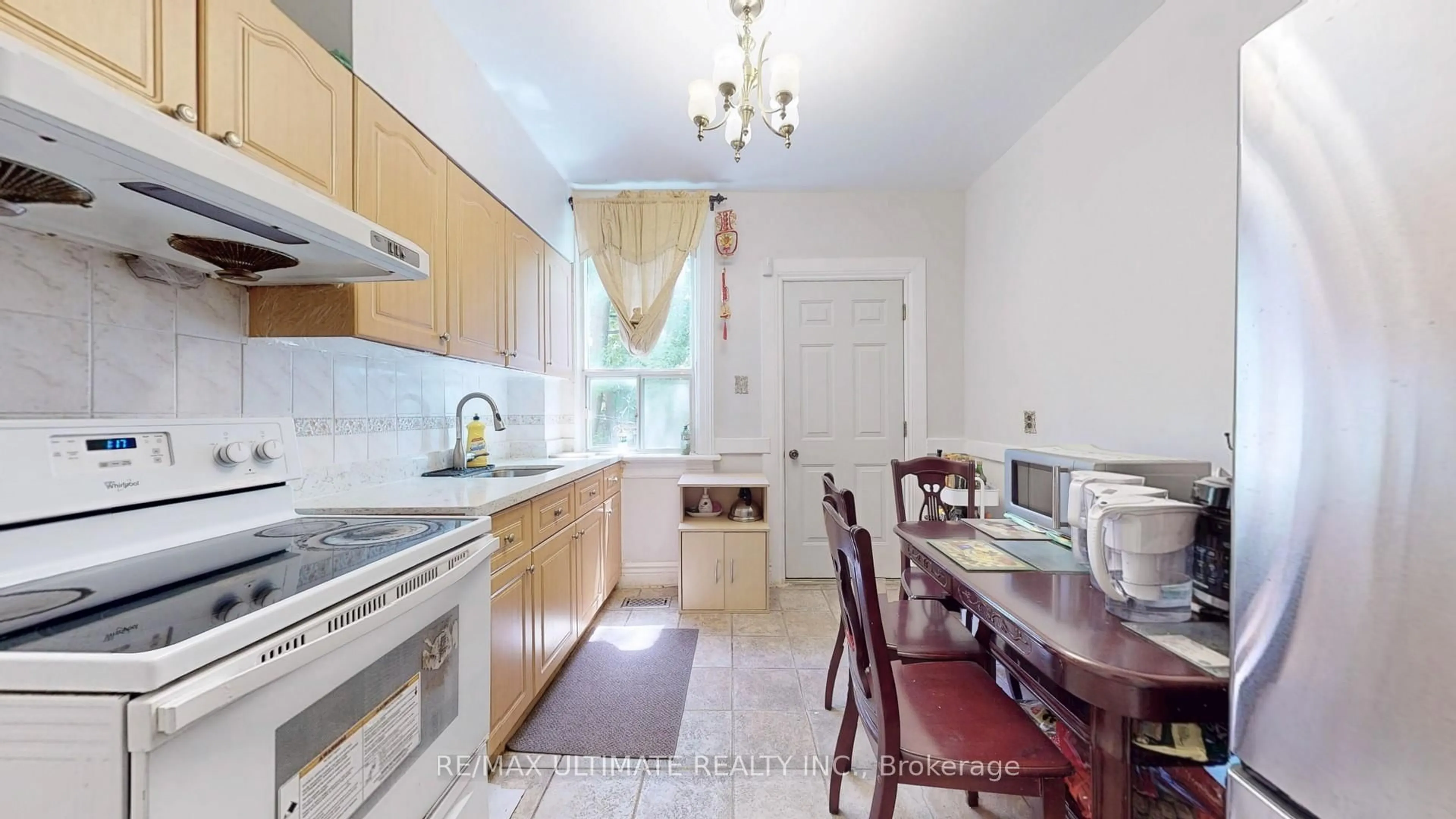 Standard kitchen, unknown for 1299 Dundas St, Toronto Ontario M4M 1S5