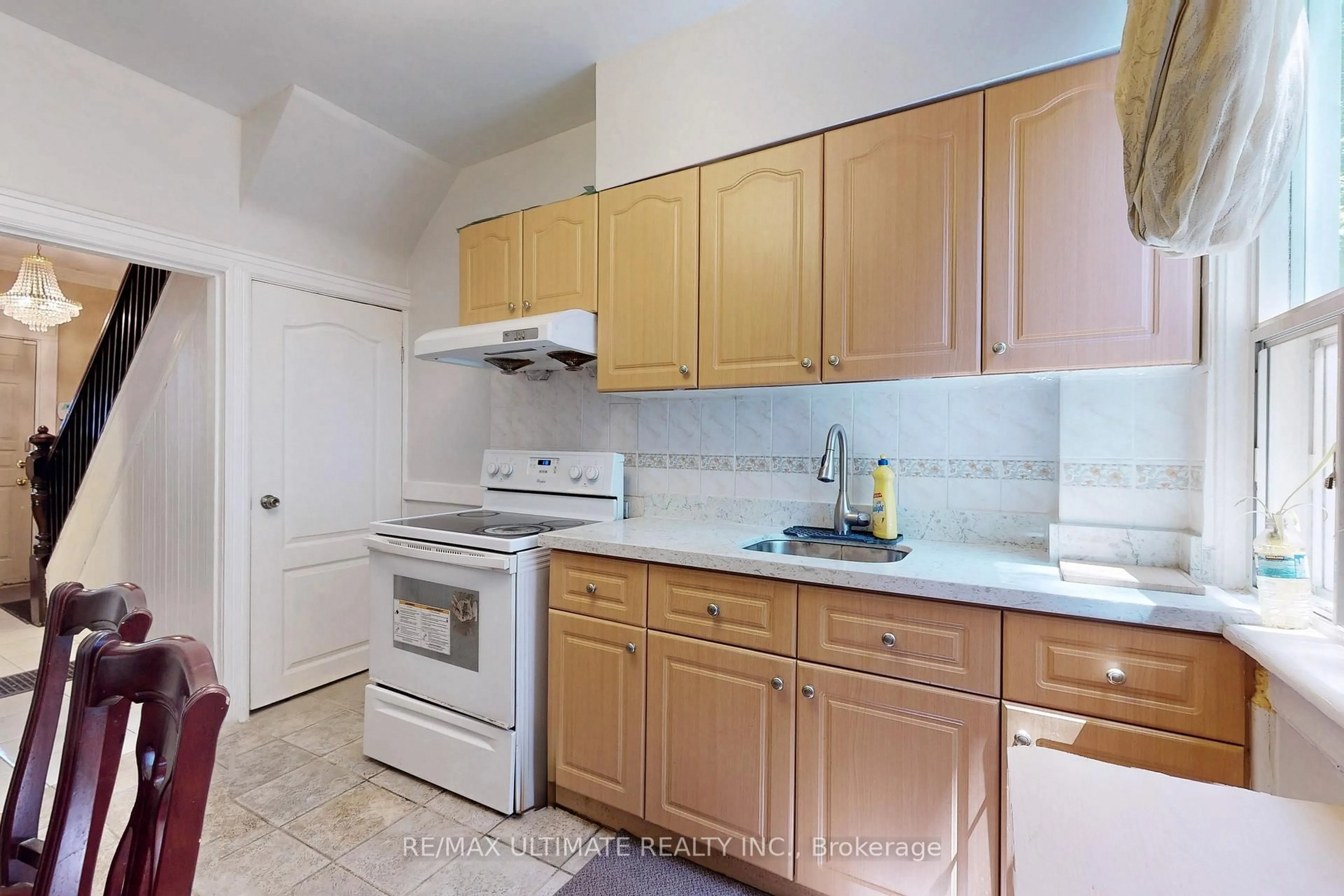 Standard kitchen, unknown for 1299 Dundas St, Toronto Ontario M4M 1S5