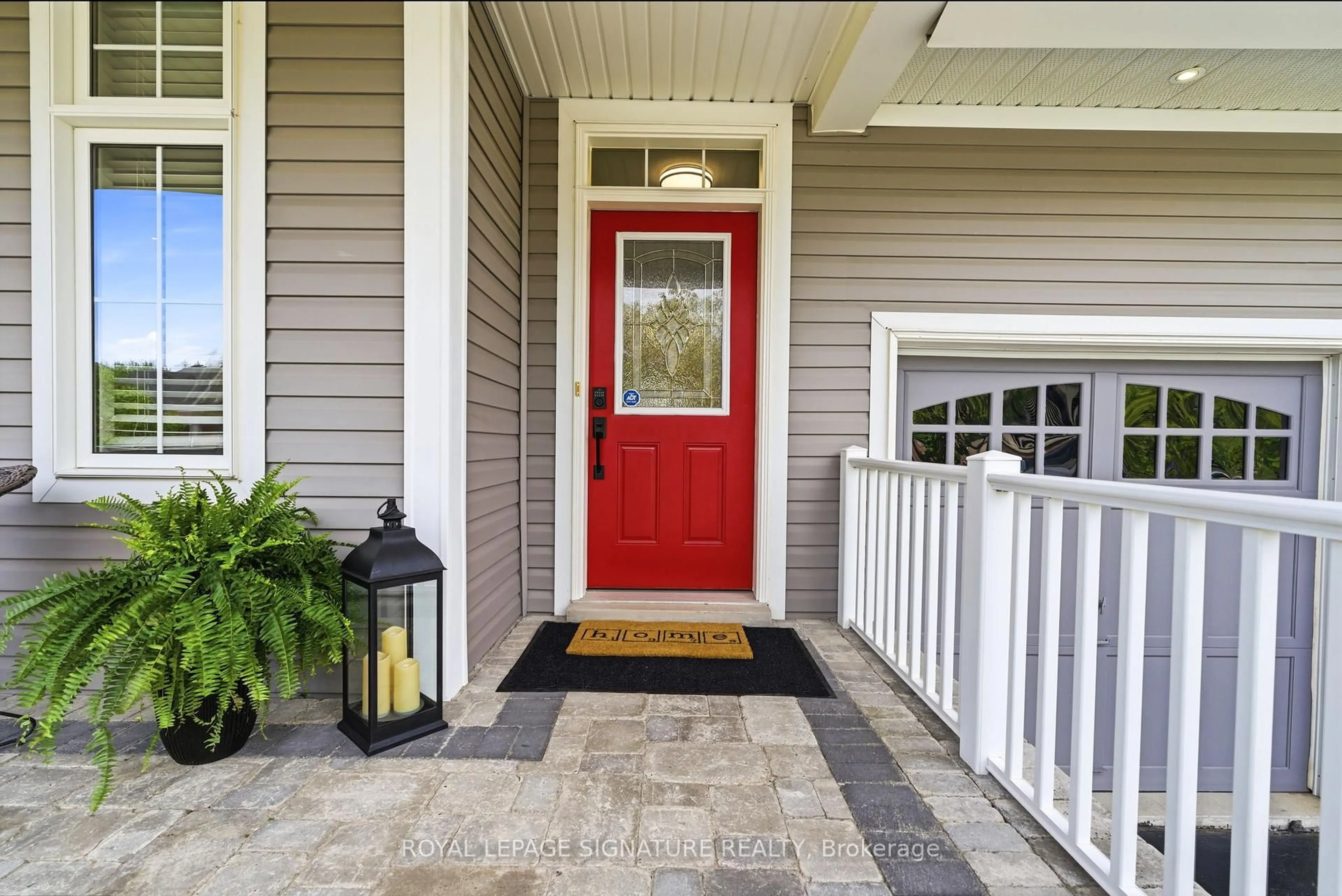 Indoor entryway for 274 Montgomery Ave, Whitby Ontario L1M 0B6
