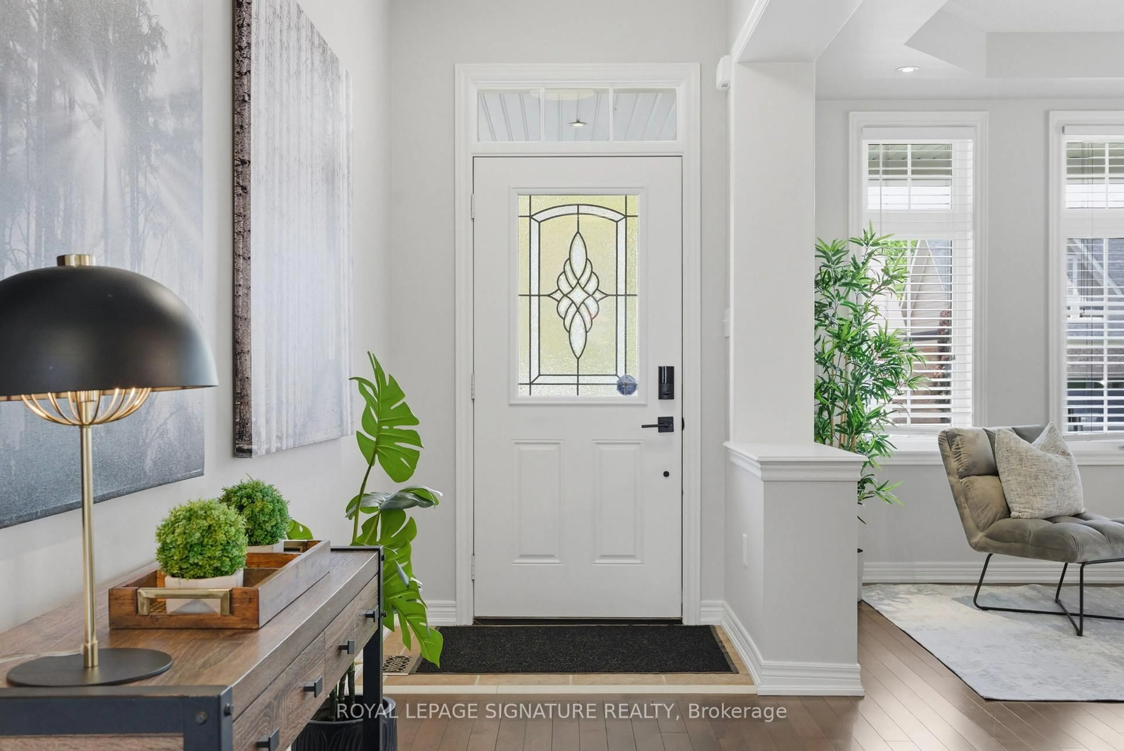 Indoor entryway for 274 Montgomery Ave, Whitby Ontario L1M 0B6