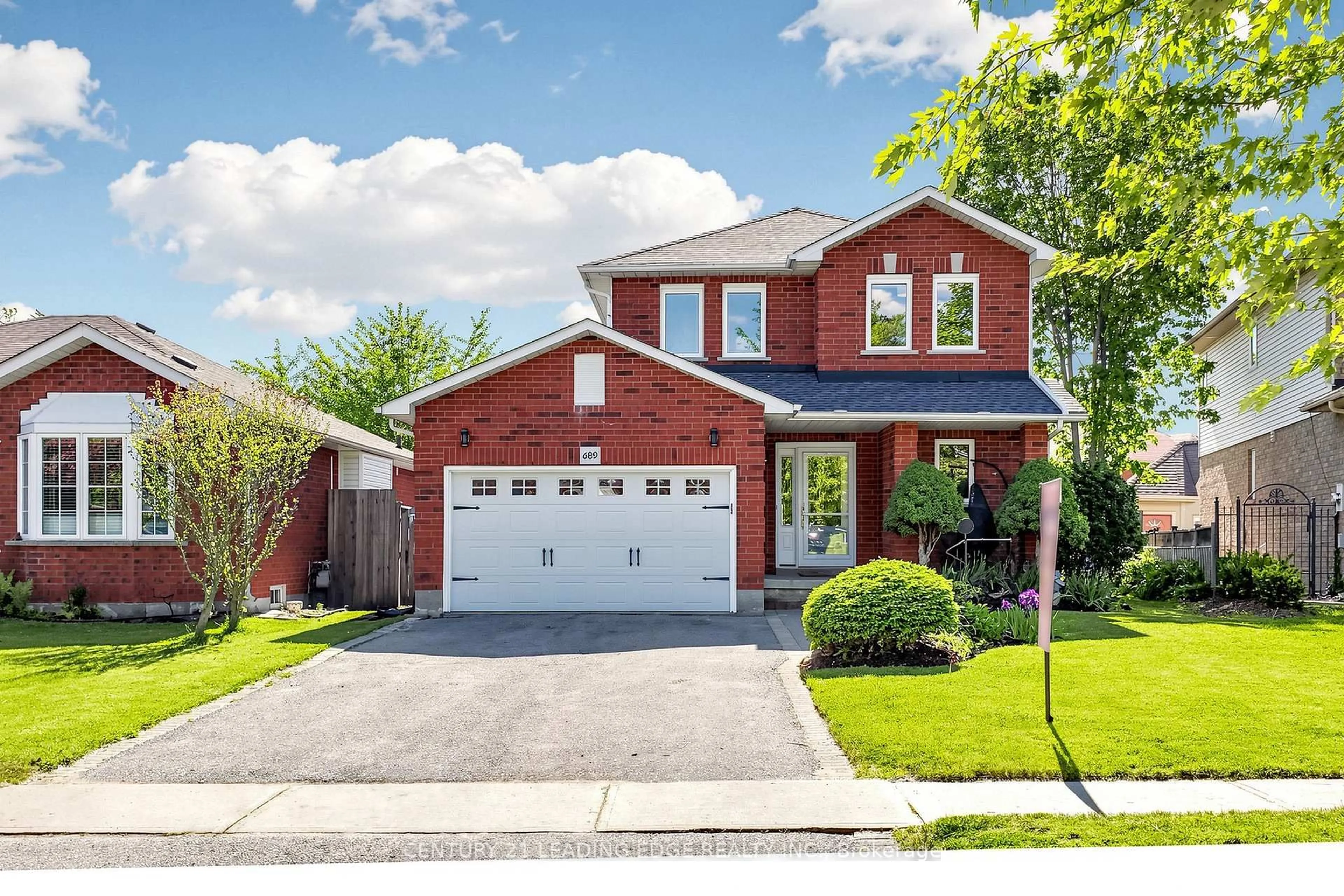 Home with brick exterior material, street for 689 Sundance Circ, Oshawa Ontario L1J 8N9