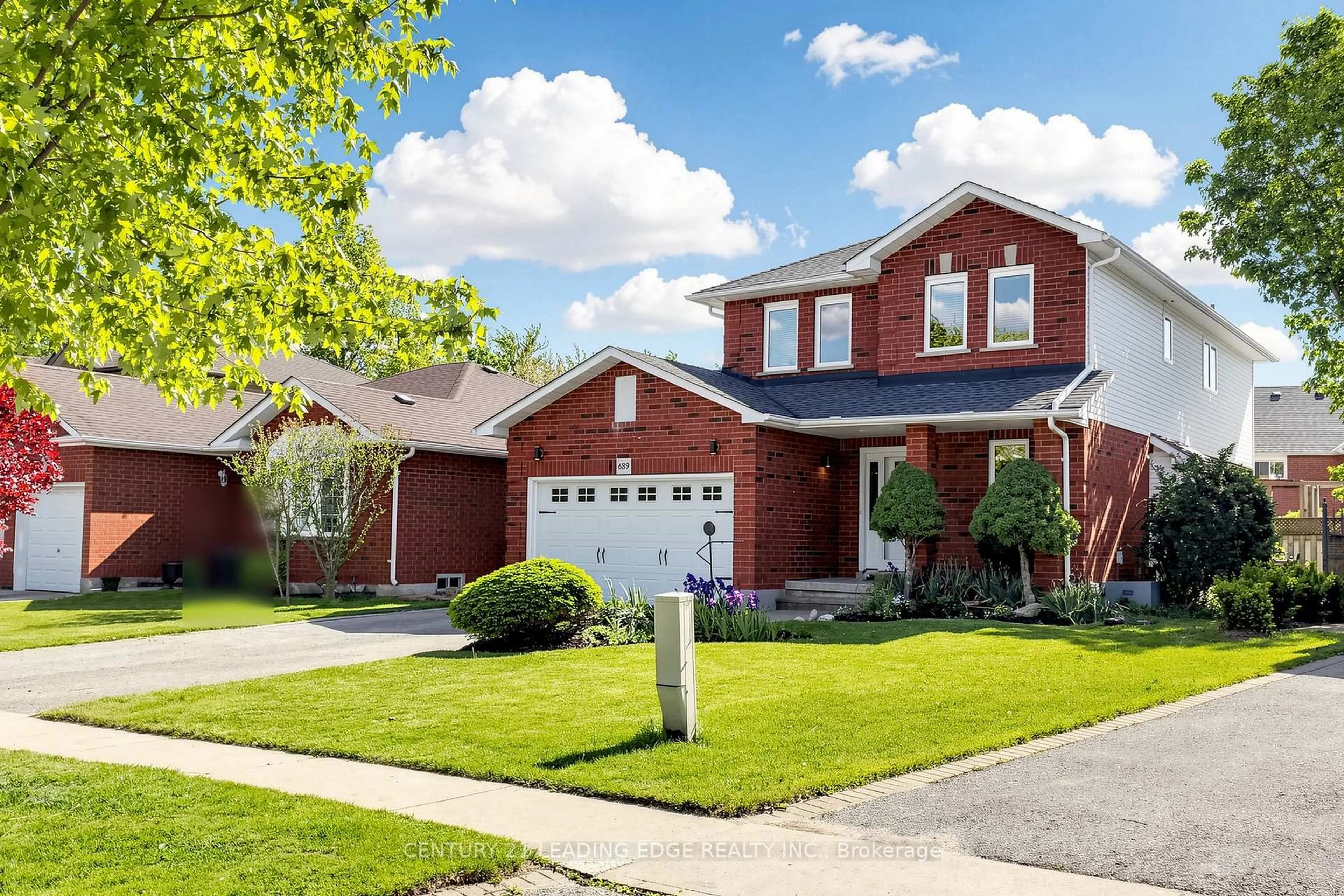Home with brick exterior material, street for 689 Sundance Circ, Oshawa Ontario L1J 8N9